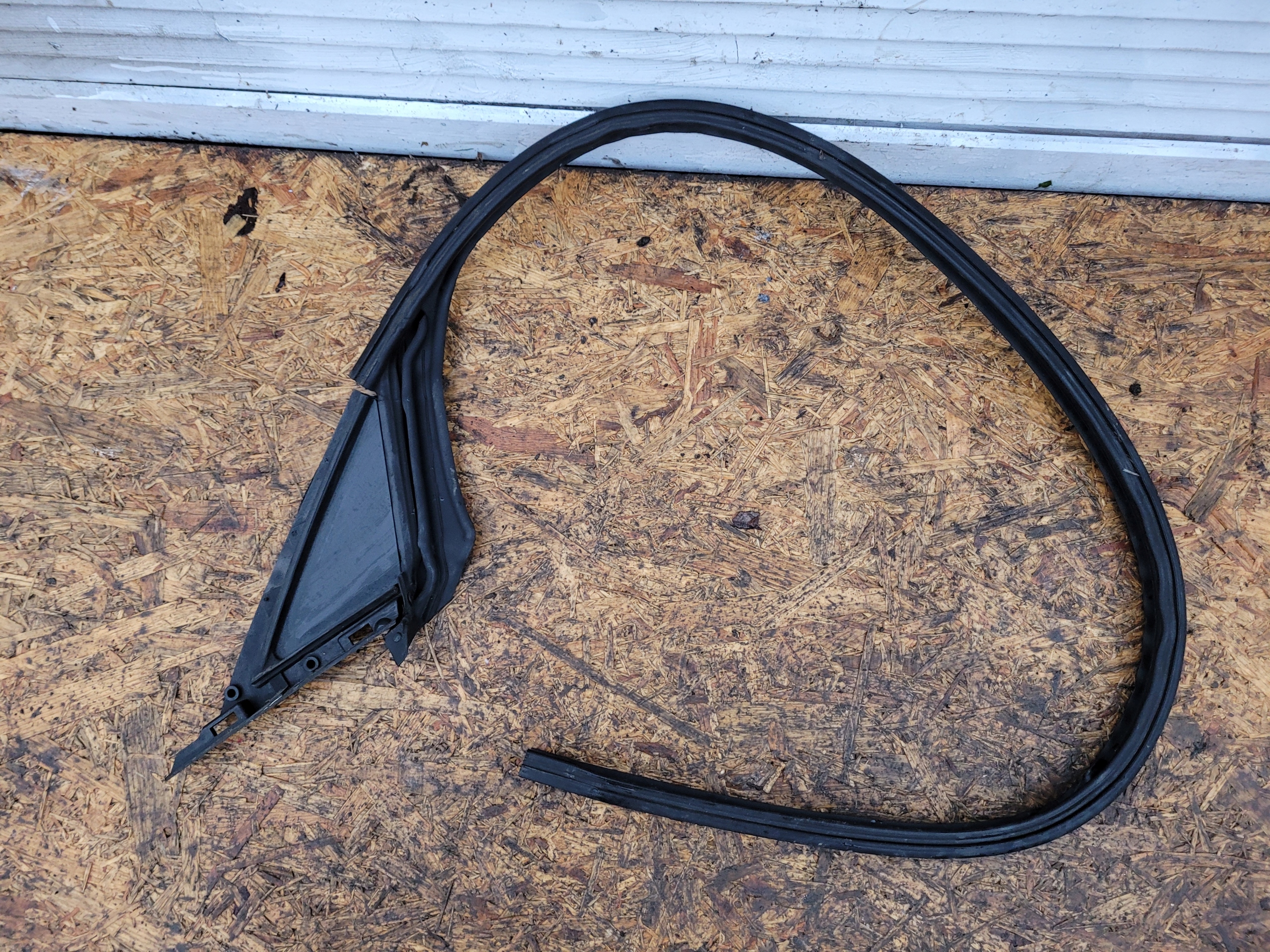 gasket door left front TESLA X 1032147-00