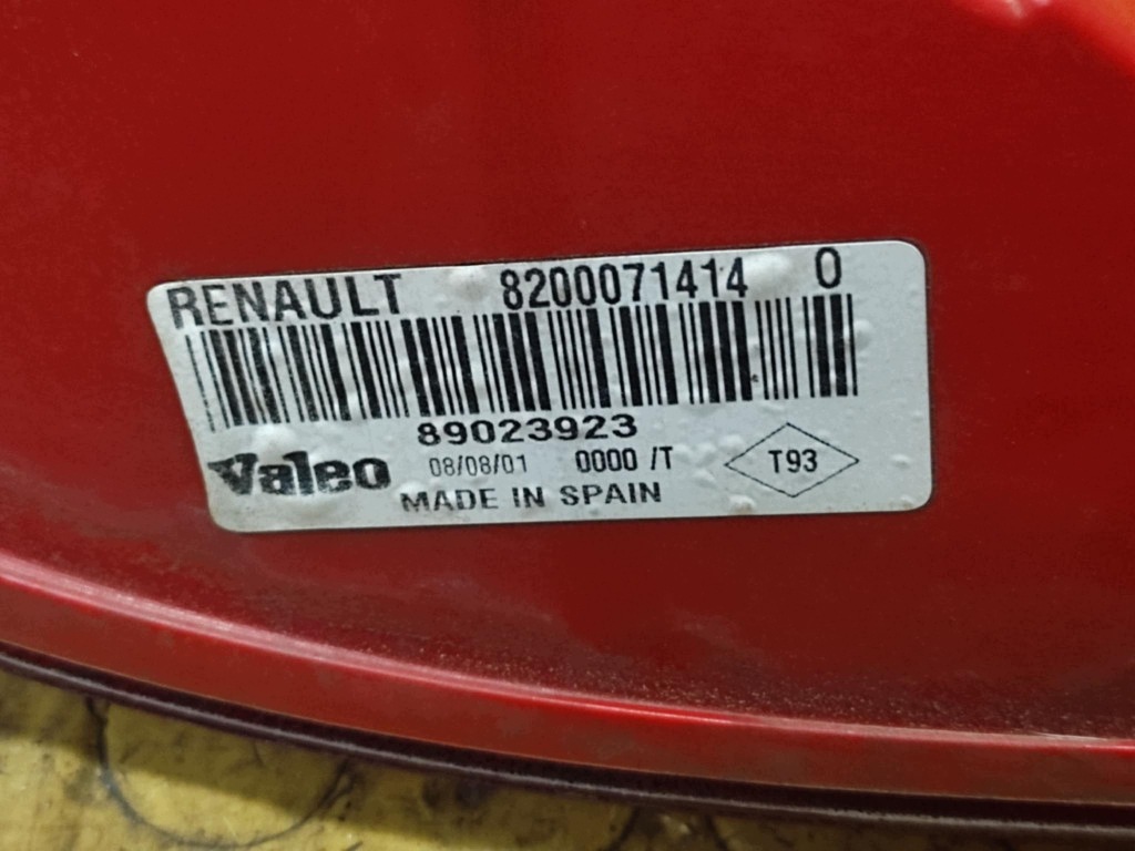 RENAULT CLIO II light right rear part 8200071414