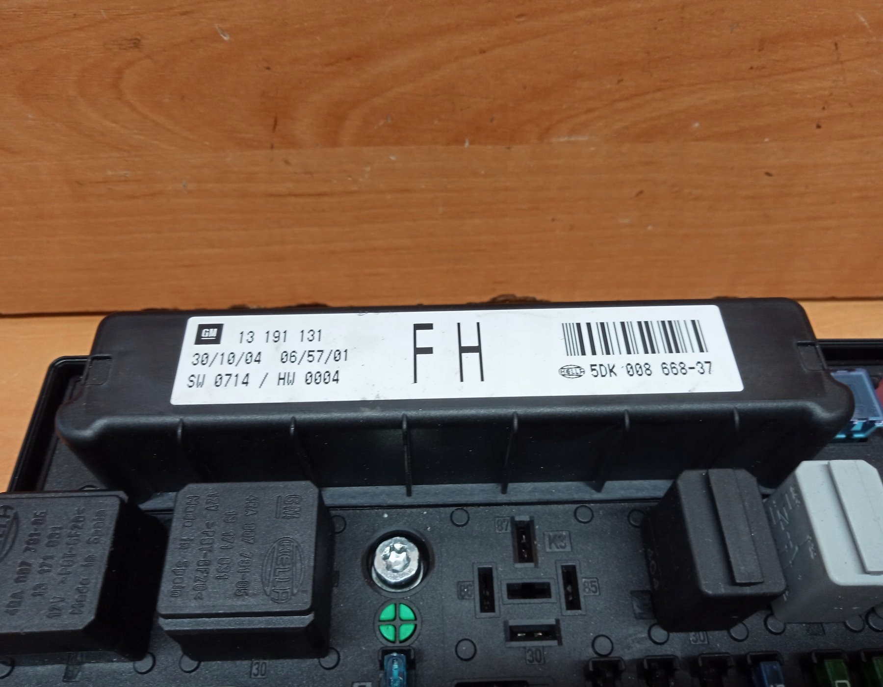 SKRZYNKA BEZPIECZNIKÓW OPEL ASTRA H 13191131 Producent części Inny