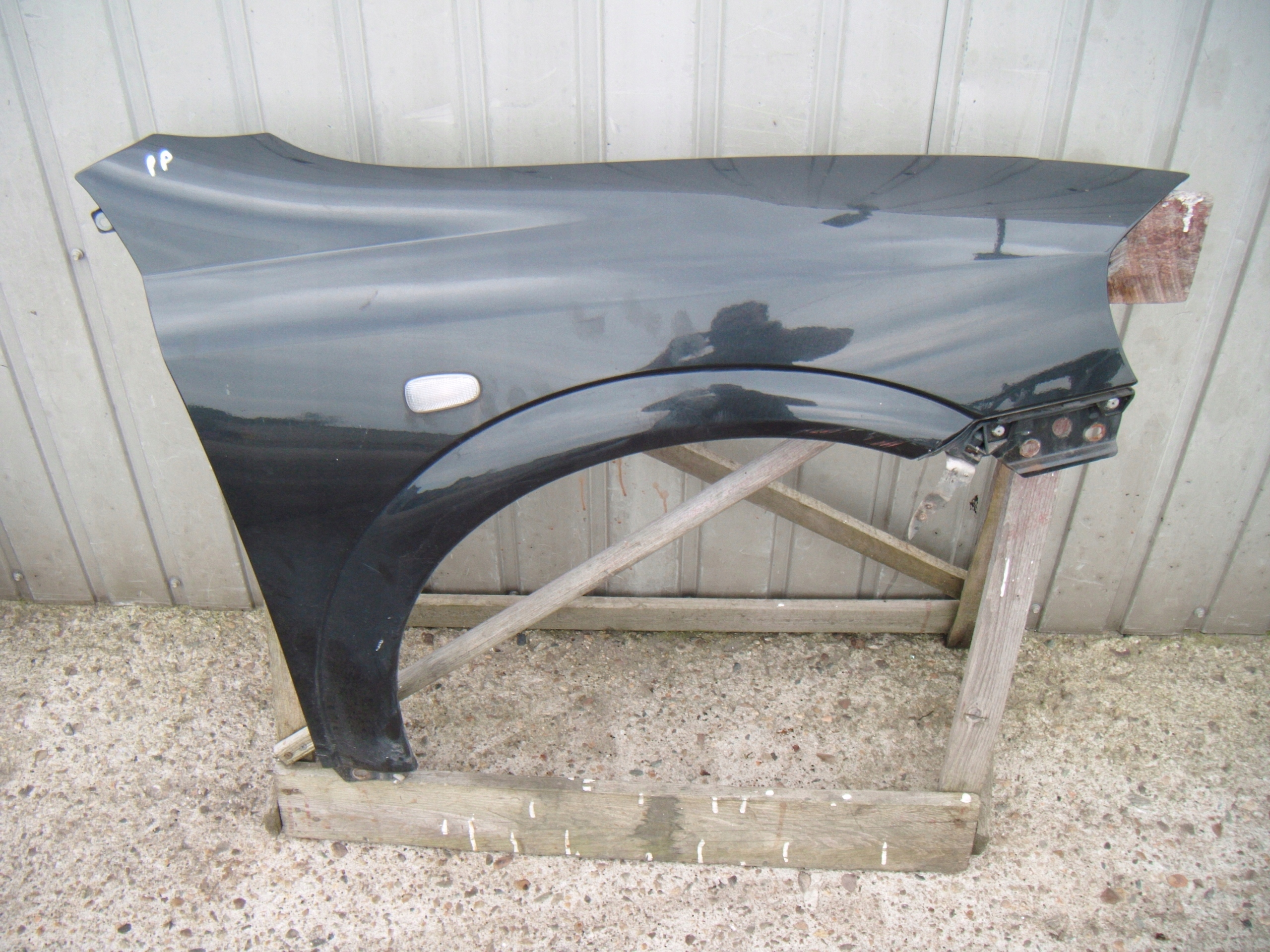 OPEL ASTRA II G 98-09 3D BŁOTNIK PRAWY PRZÓD