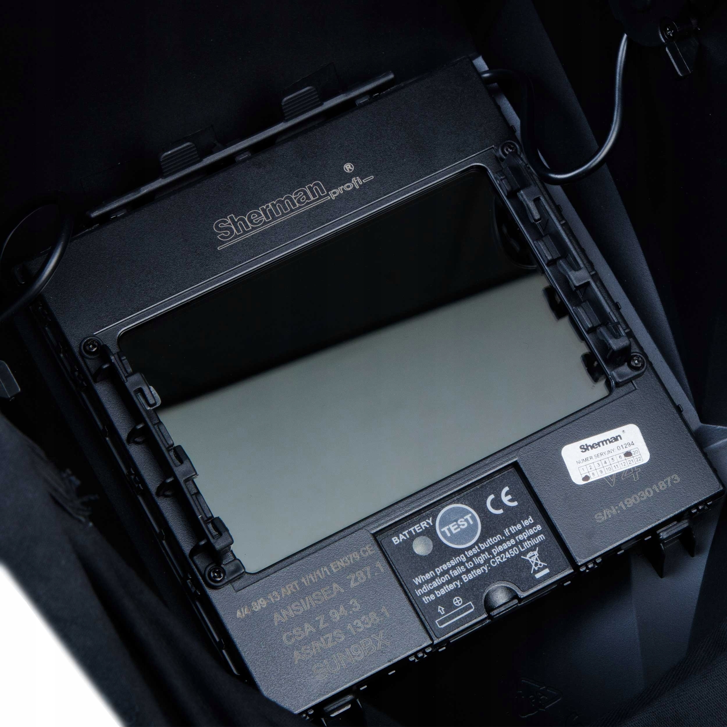 САМОЗАТЕМНЯЮЩИЙСЯ СВАРОЧНЫЙ ШЛЕМ С ВЕНТИЛЯЦИЕЙ