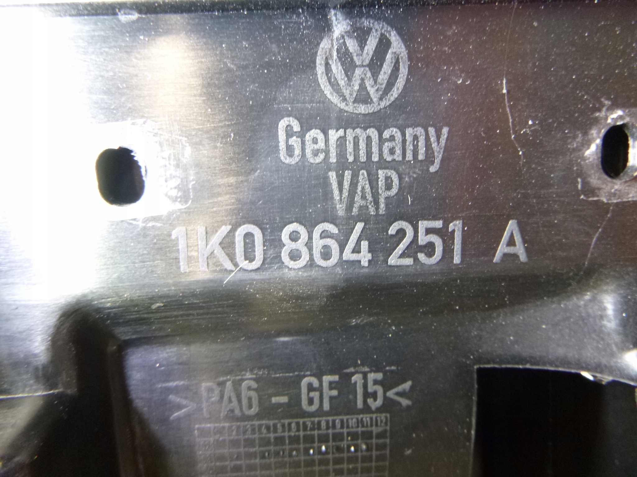 подлокотник vw volkswagen Golf V 3D 04r.
