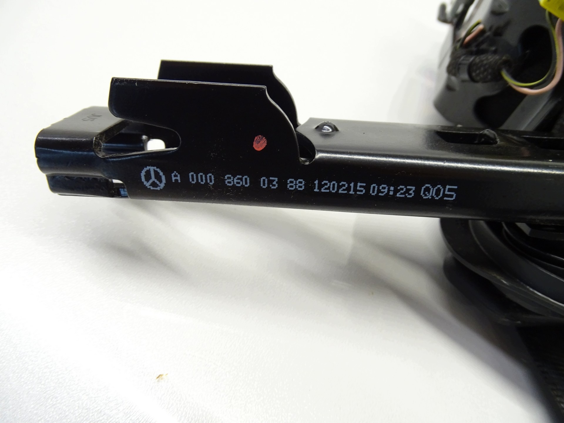 tension belt safety front front left MERCEDES W205 A2058600185