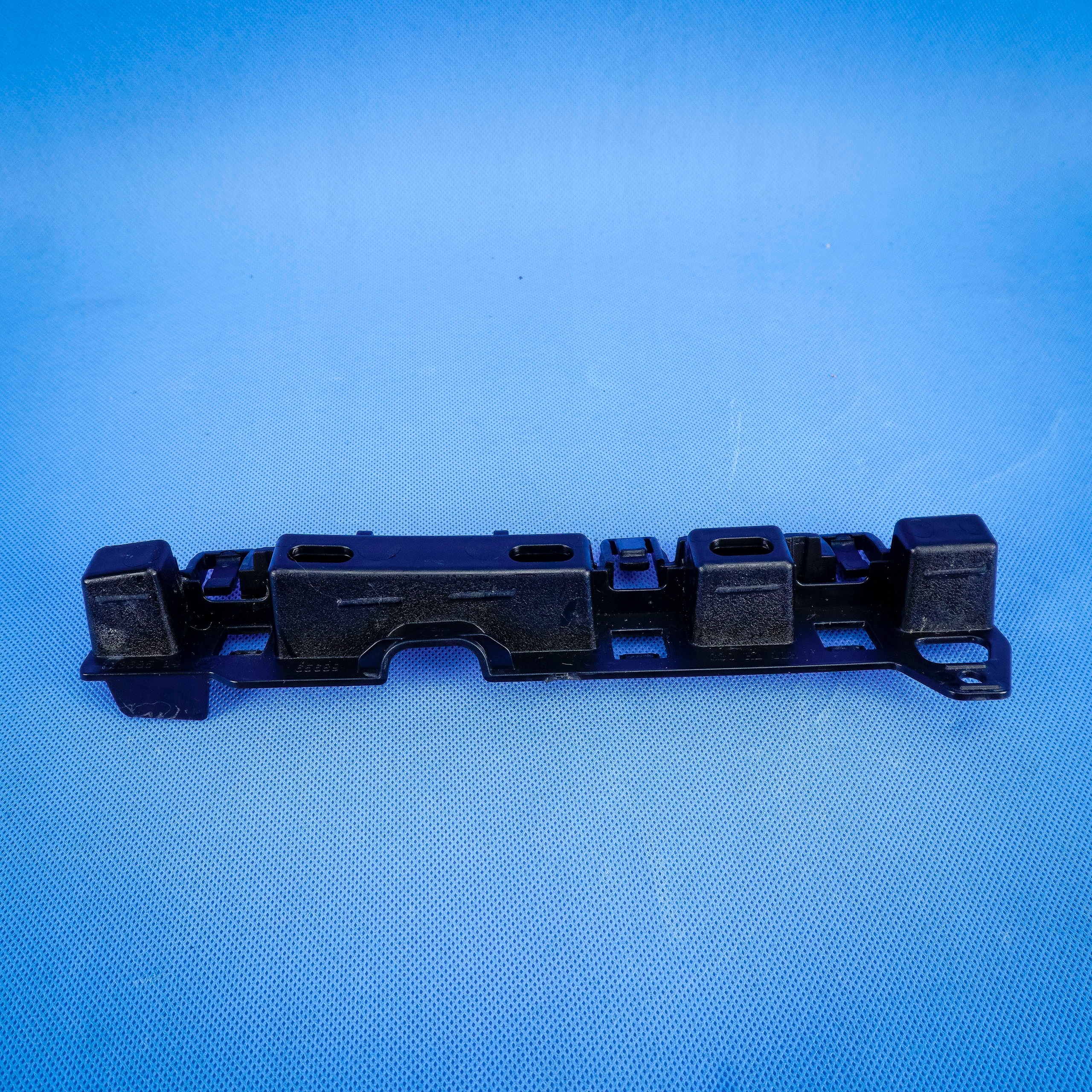 Support Support plaque Couvertures progowej Gauche BMW 5 G30 M 51777387341 7387341 59km