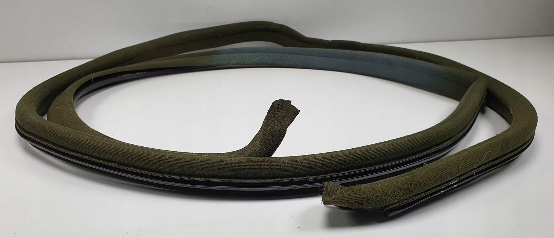 USZCZELKA DRZWI LEWY TYŁ TYLNA MERCEDES W126 Producent części Mercedes-Benz OE