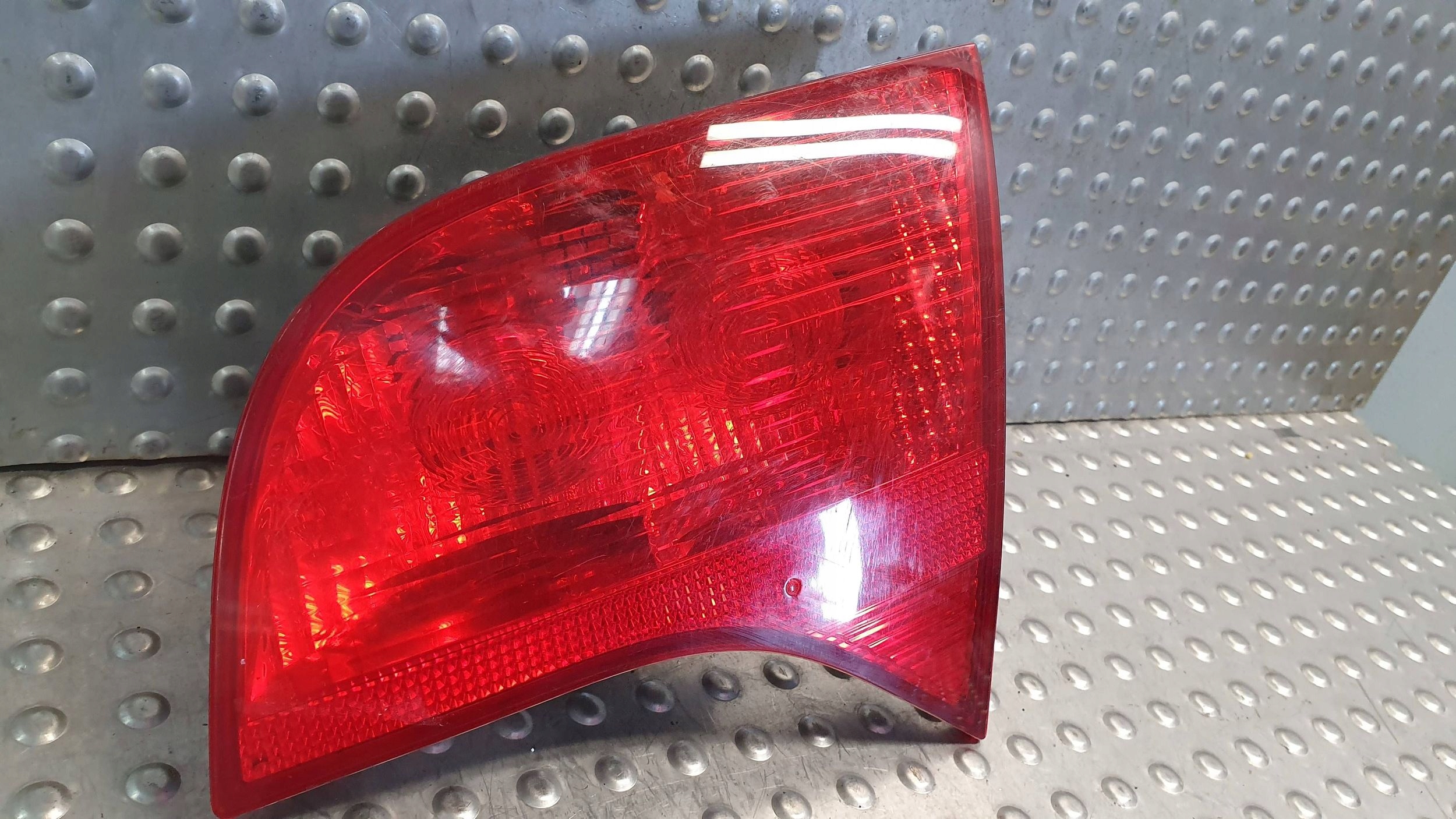light rear part right AUDI A4 B7 KOMBI to the bonnet 04- 8E9945094