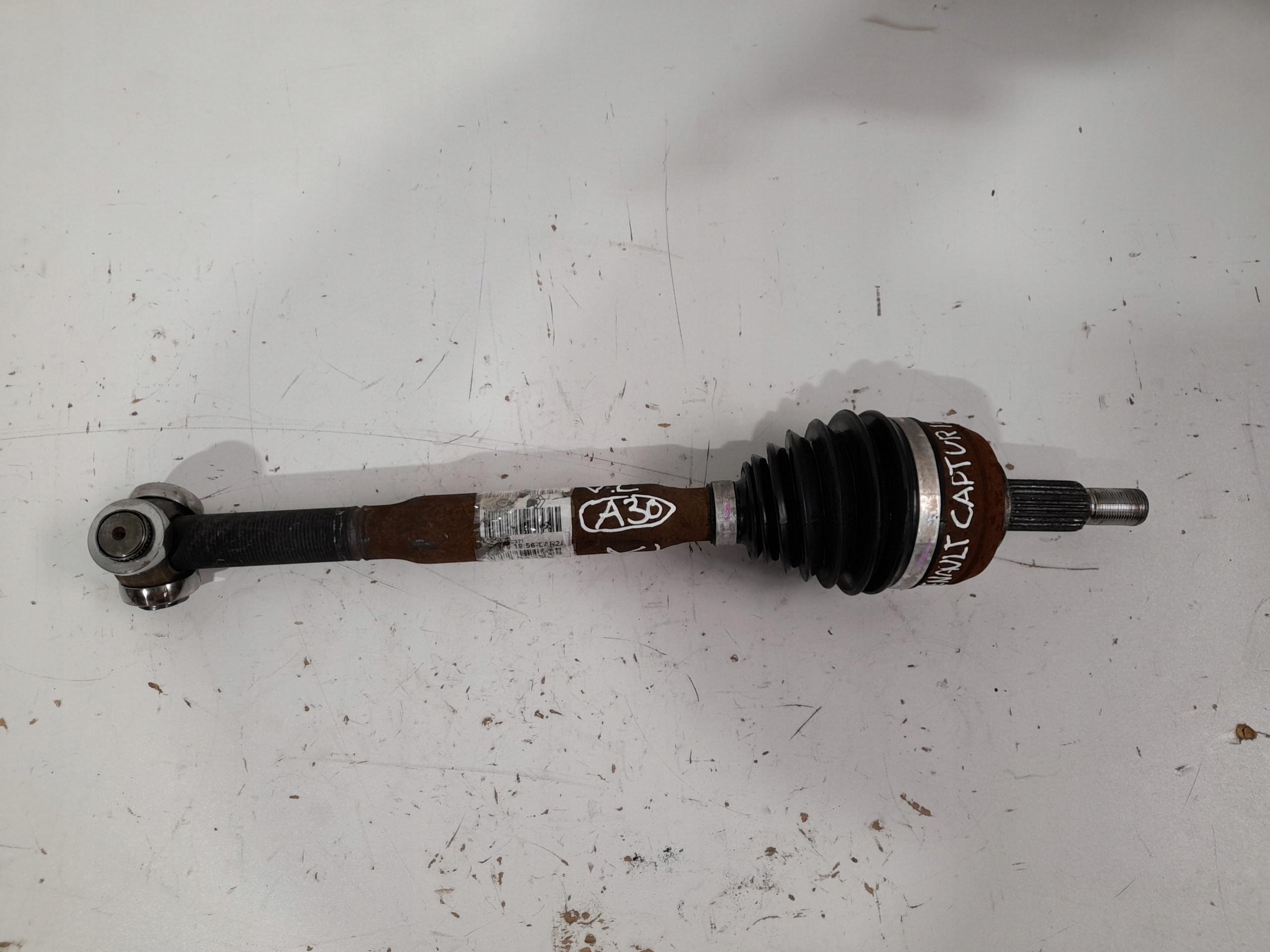 RENAULT CAPTUR and semi-axis front left 391010433R AUTOMAT (A30)