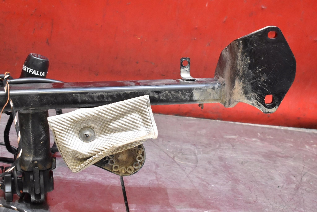 tow 6799414 BMW F20 5D HB 11-15