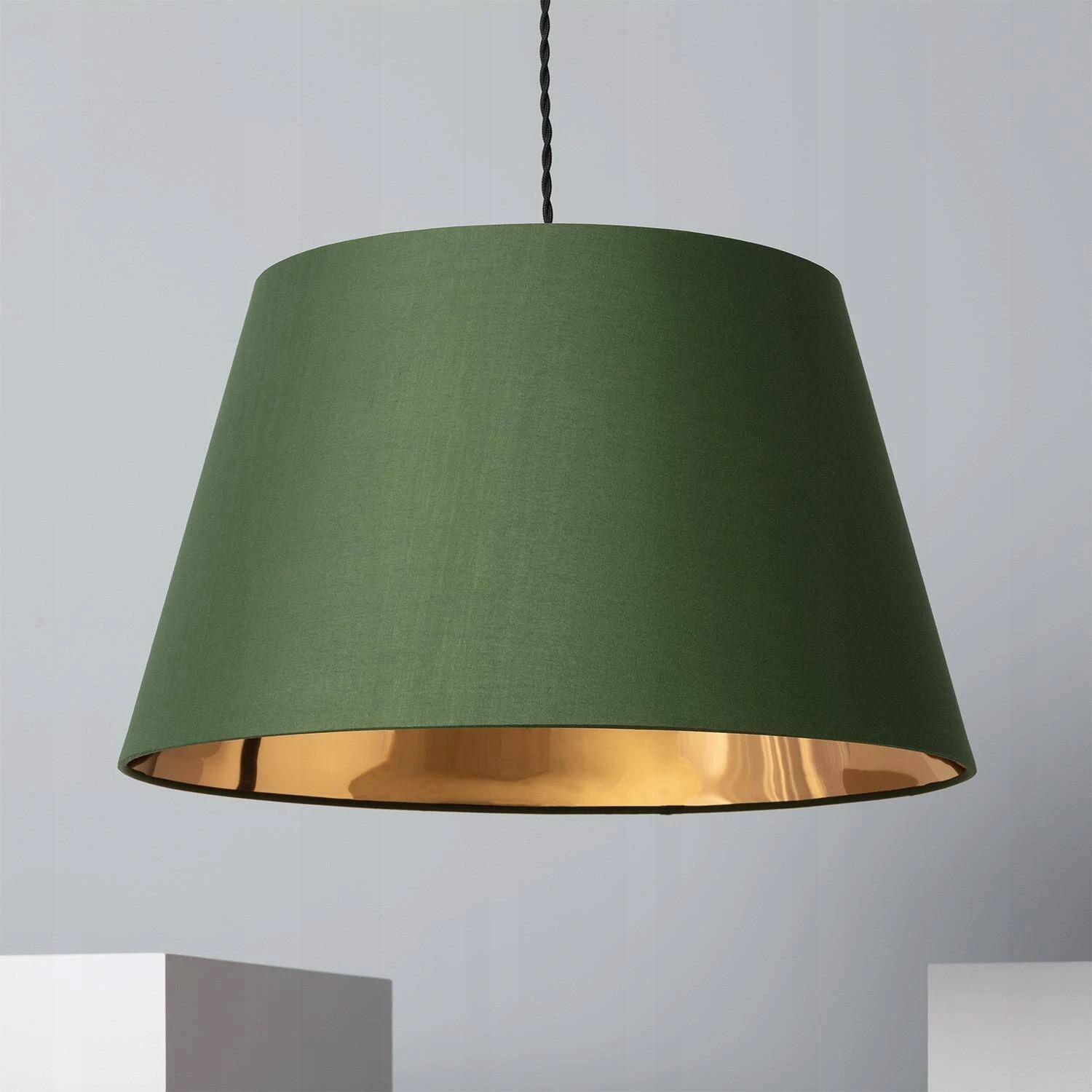 Závěsná lampa z tkaniny Baharia