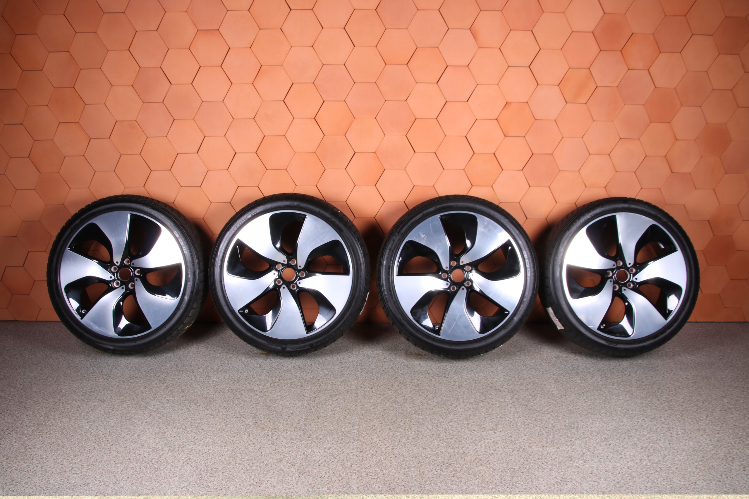 BMW I8 L12 L15 колеса диски зимние шины 20