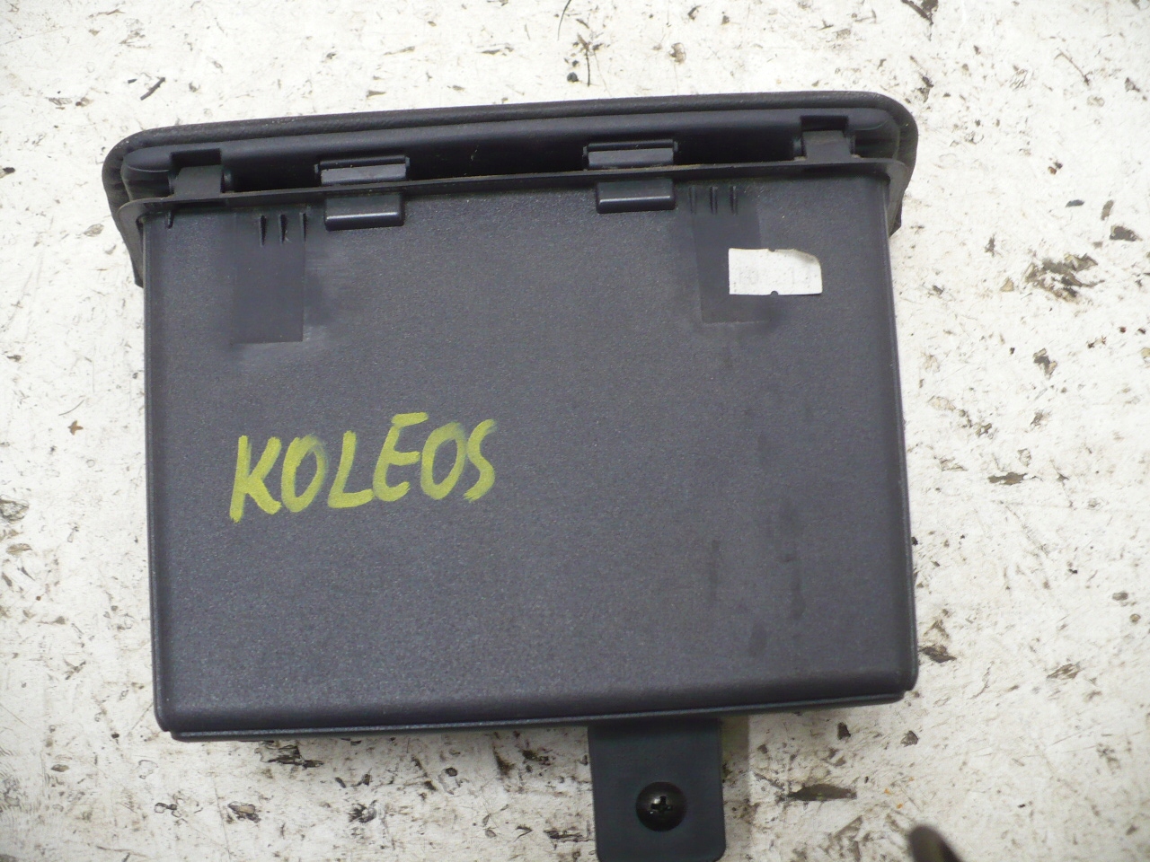 бардачок в передних левых renault KOLEOS и 1