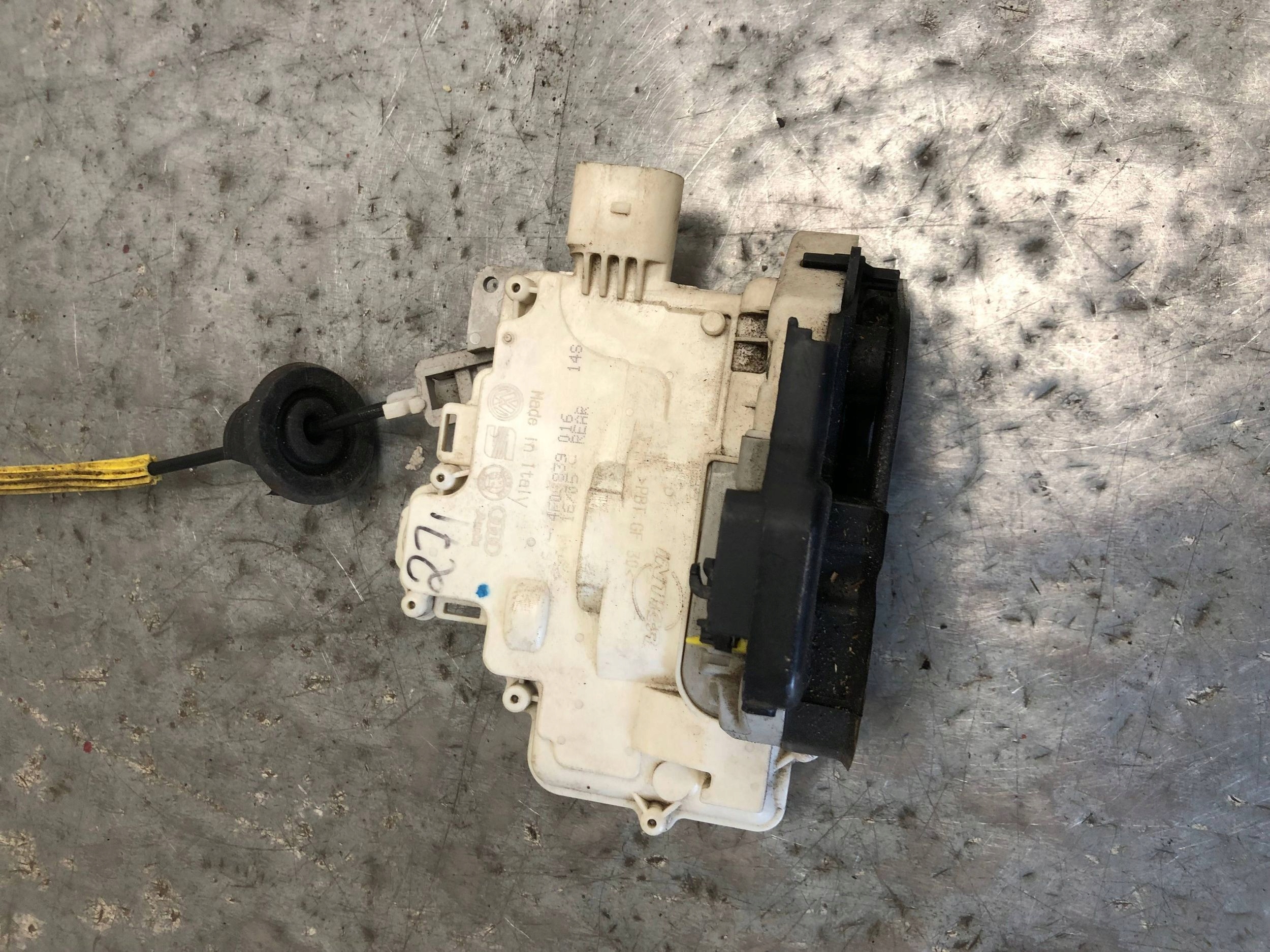 lock door right rear part AUDI A6 C6 4F0839016