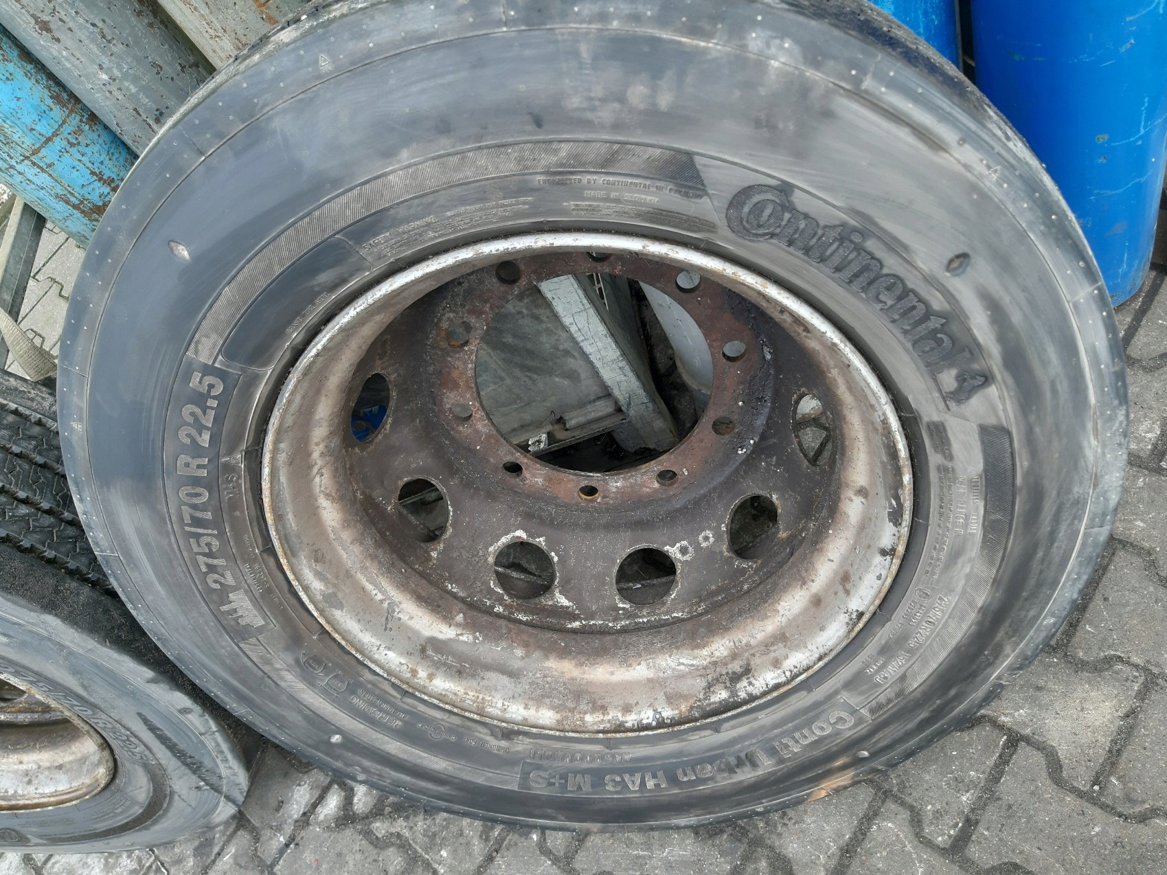 tyres discs wheels CIEZAROWE 275/70 R22.5 152/148J CONTINENTAL
