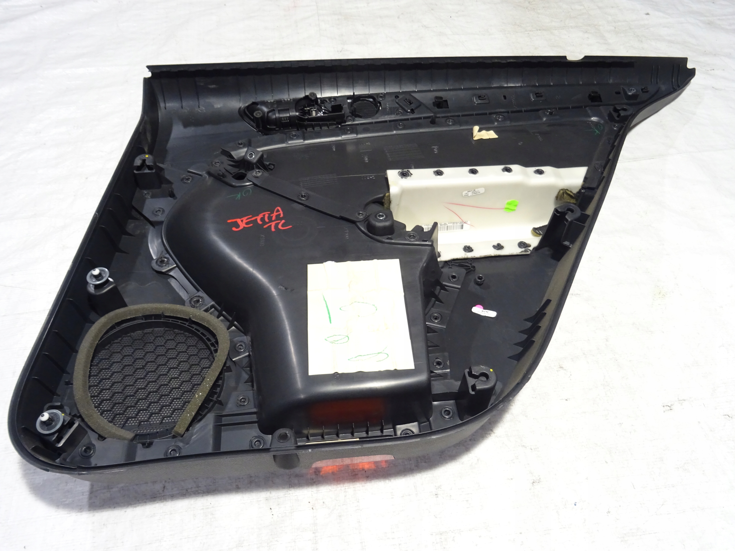 дверные карты задний левый vw JETTA VI 6 5C6