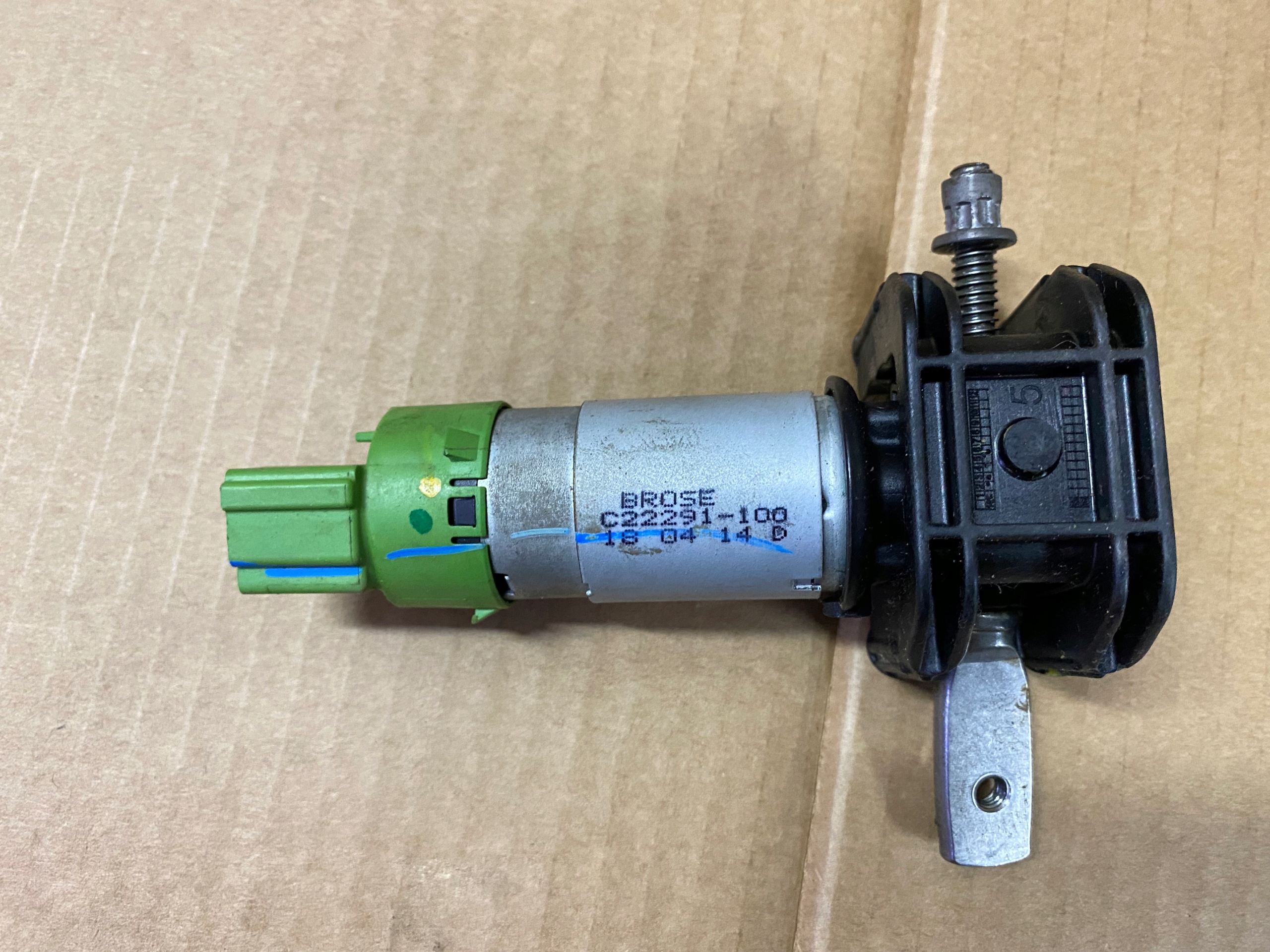 SILNICZEK FOTELA PRAWEGO FORD MUSTANG VI FASTBACK