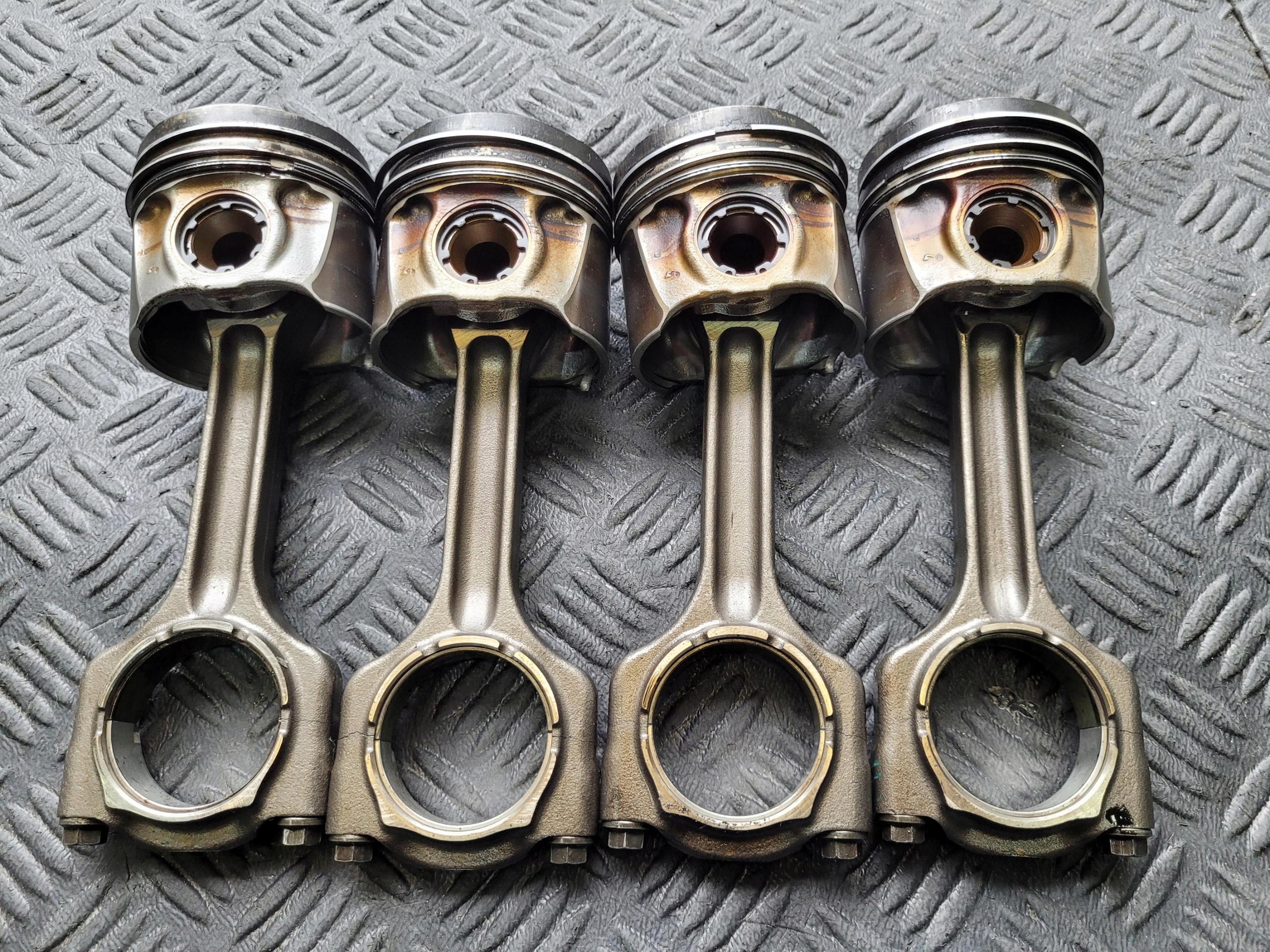 piston + connecting rod ALFA ROMEO GIULIA 2.2 D M-JET 55268532 150KM