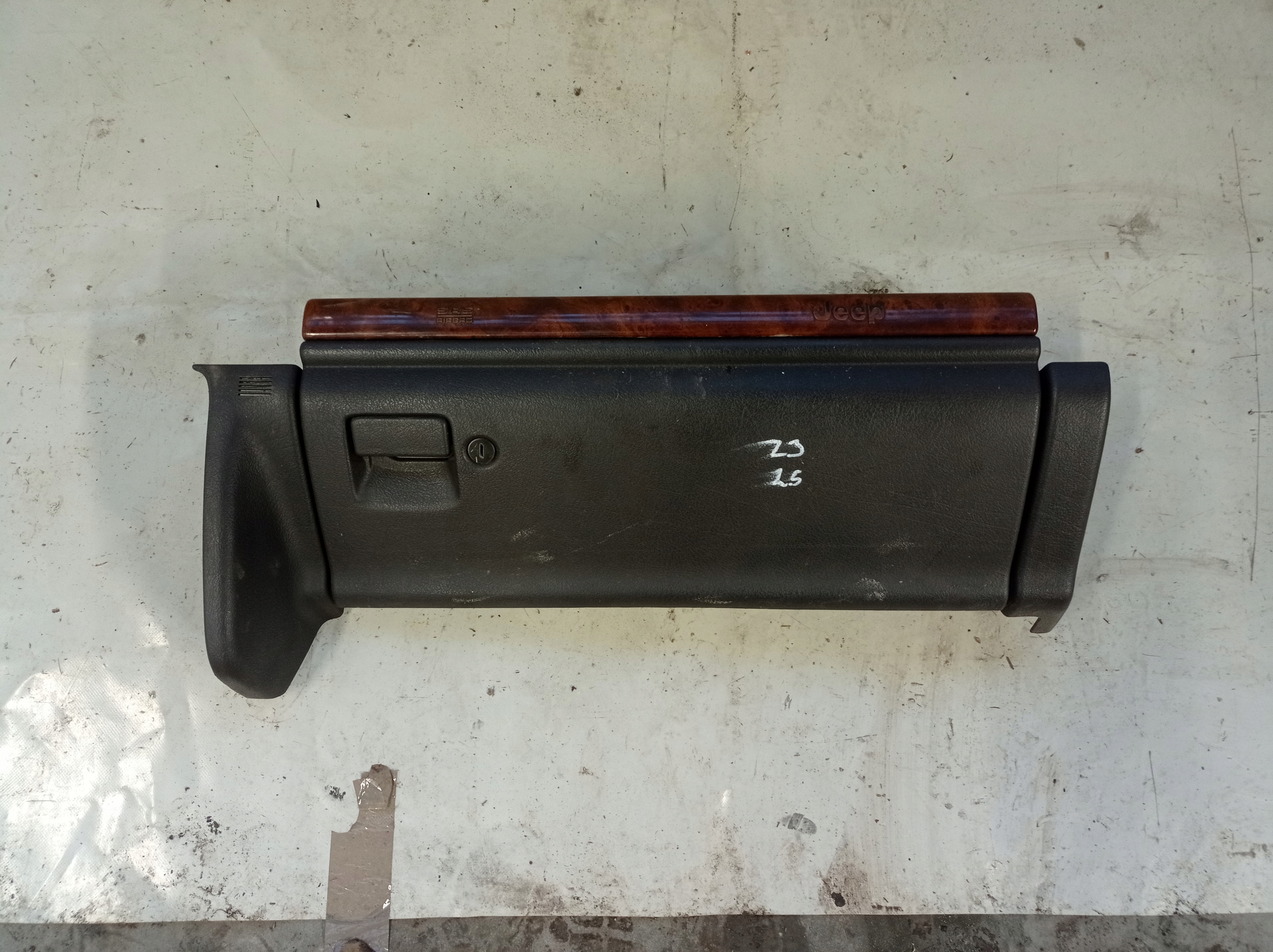 735579060 - JEEP GRAND CHEROKEE ZJ ПЕРЧАТОЧНЫЙ ЯЩИК ЕВРОПА