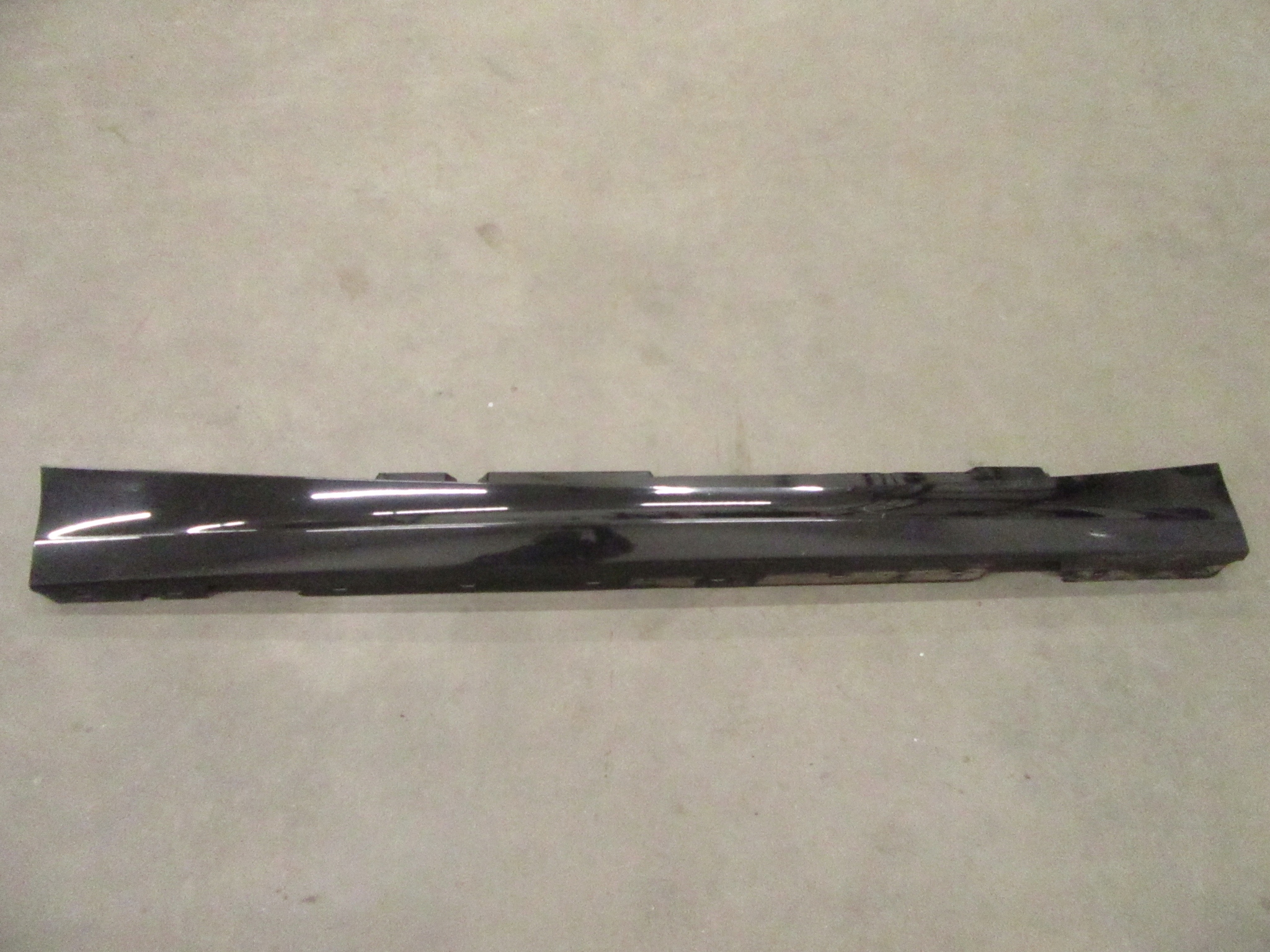 lišta prahová pravá BMW e81 e82 e87 e88 SCHWARZ II 2 668
