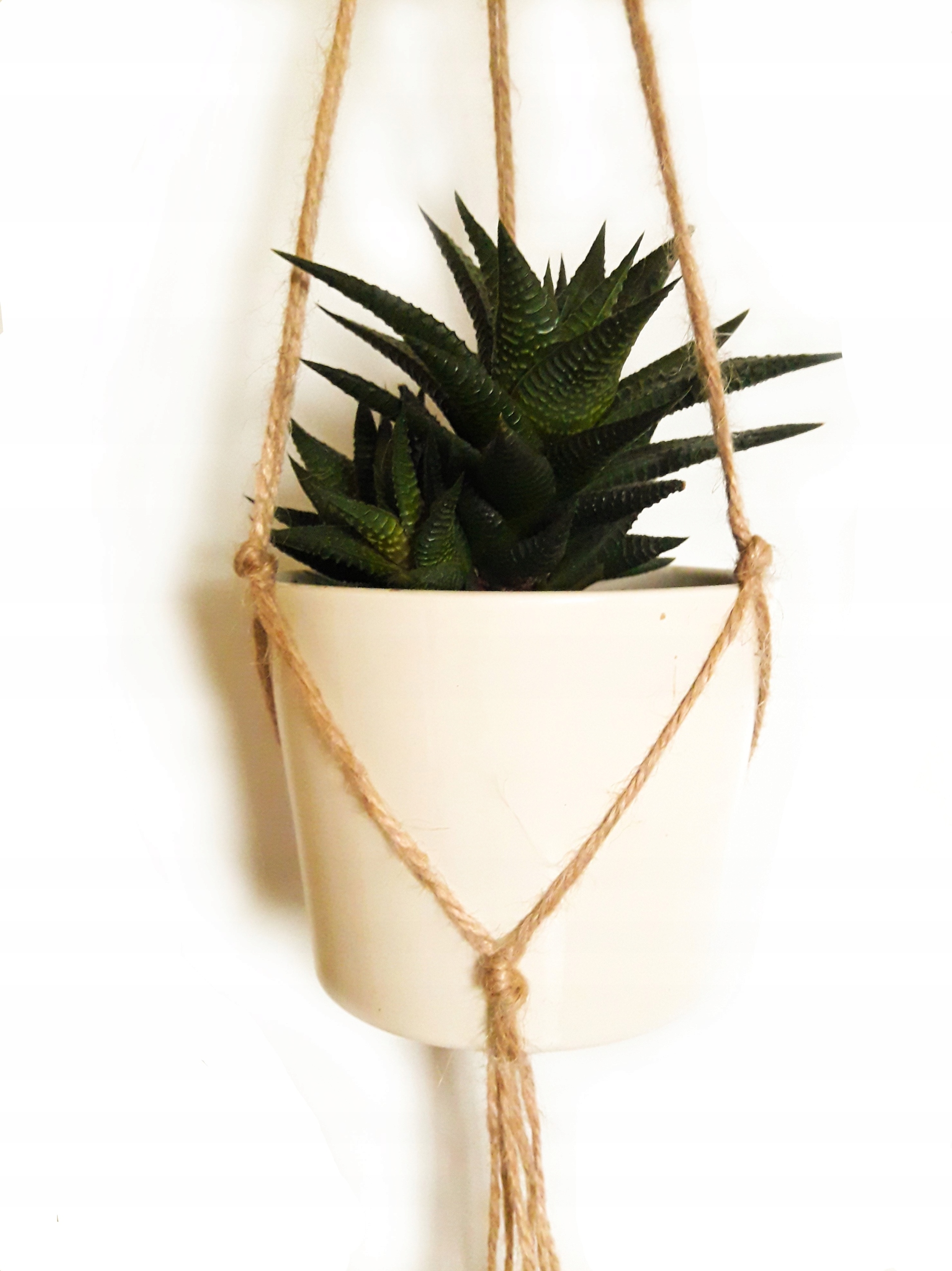 

Kwietnik ze sznurka, na zioła, makrama