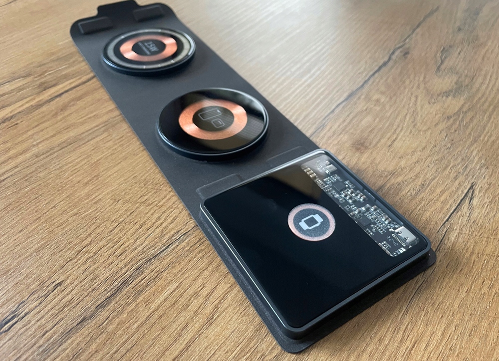 SZYBKA ŁADOWARKA BEZPRZEWODOWA MAGNETYCZNA 3w1 30W Zgodność ze standardem Quick Charge 1.0 Quick Charge 2.0 Quick Charge 3.0 Quick Charge 4.0