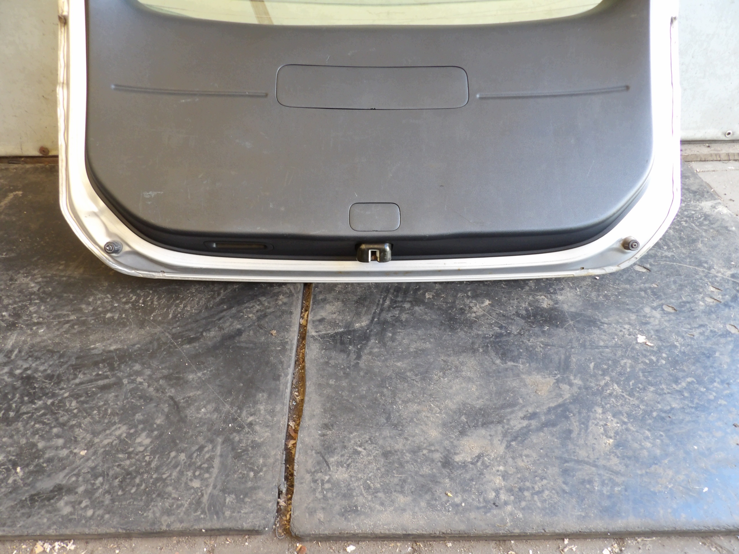 Honda FR-V trunk door boot NH632M