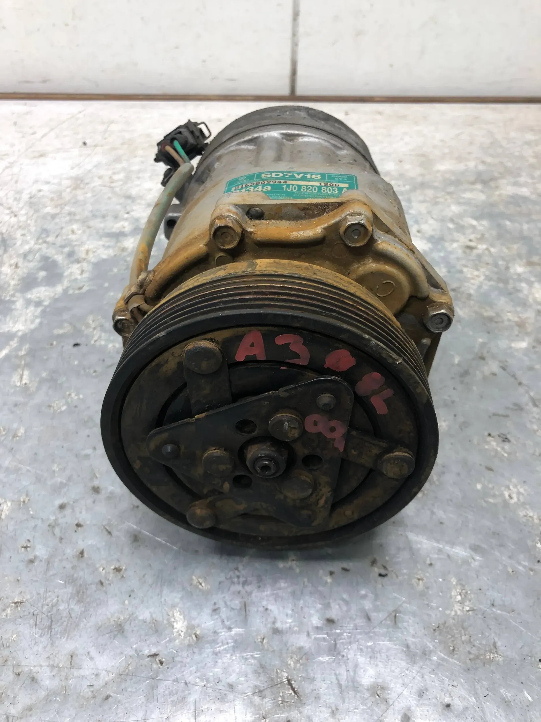 compressor compressor; of the air conditioning AUDI A3 8L 1J0820803A