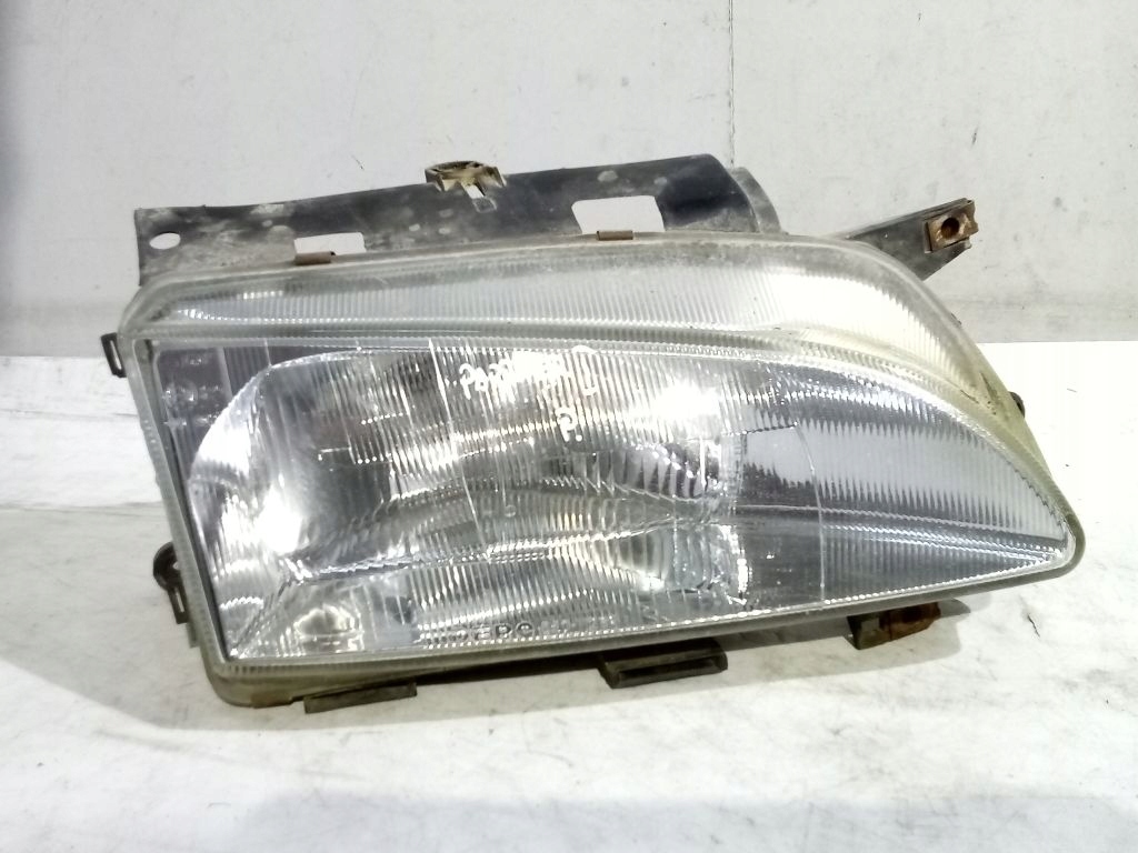 Peugeot Partner and light right front front