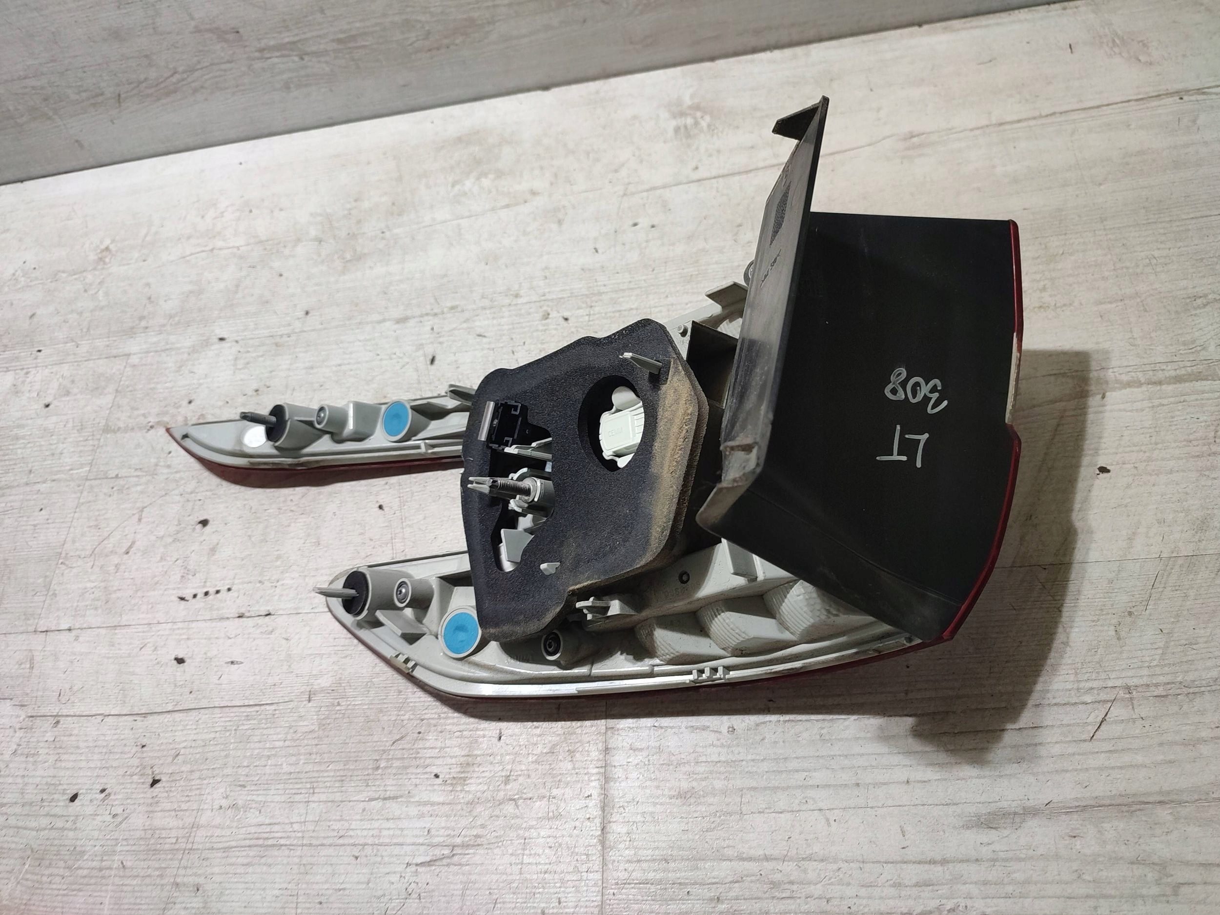 Peugeot 308 2019 light rear part side left