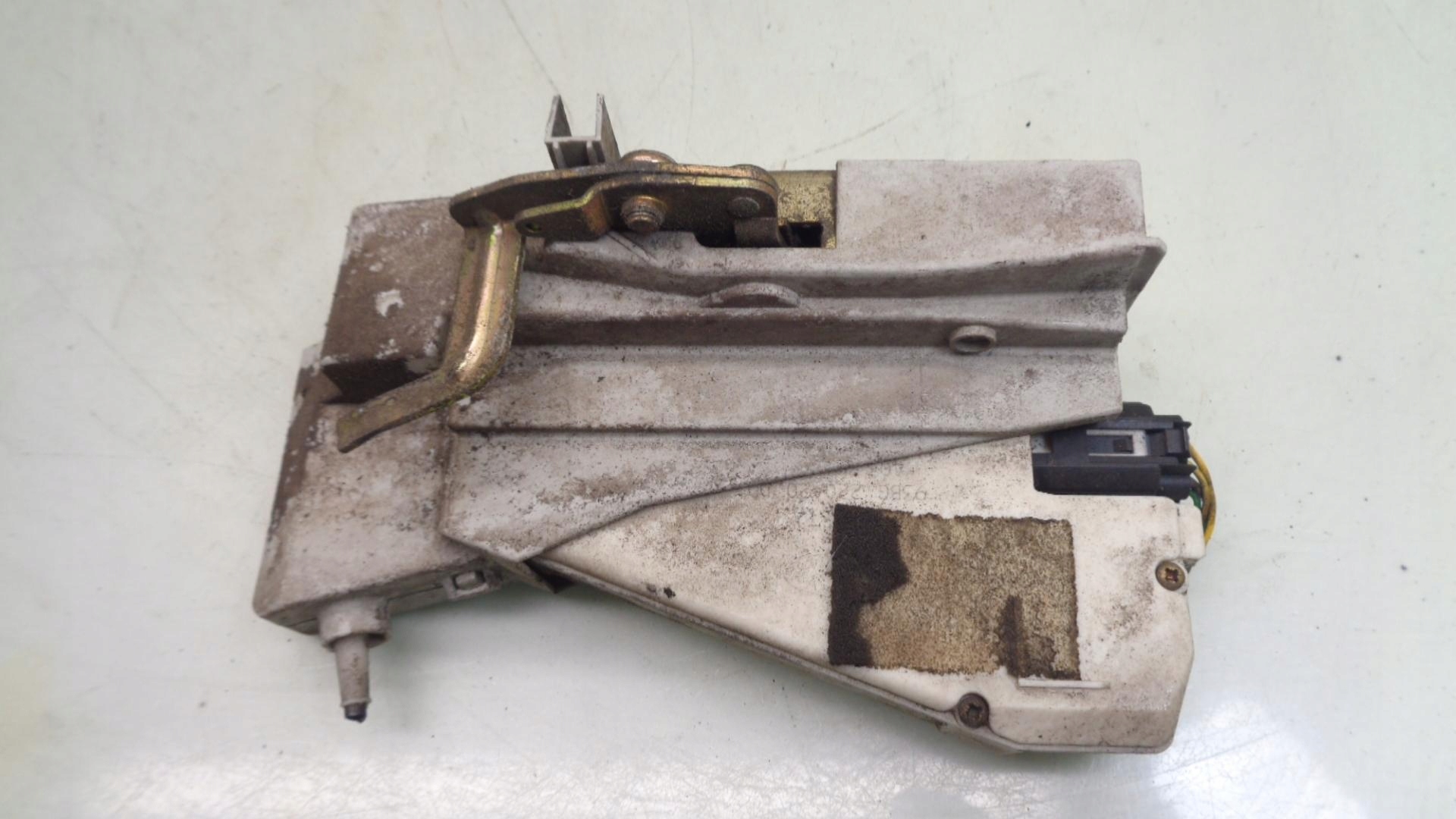 ZAMEK DRZWI LEWY TYŁ FORD GALAXY MK1 98R Producent części Ford OE