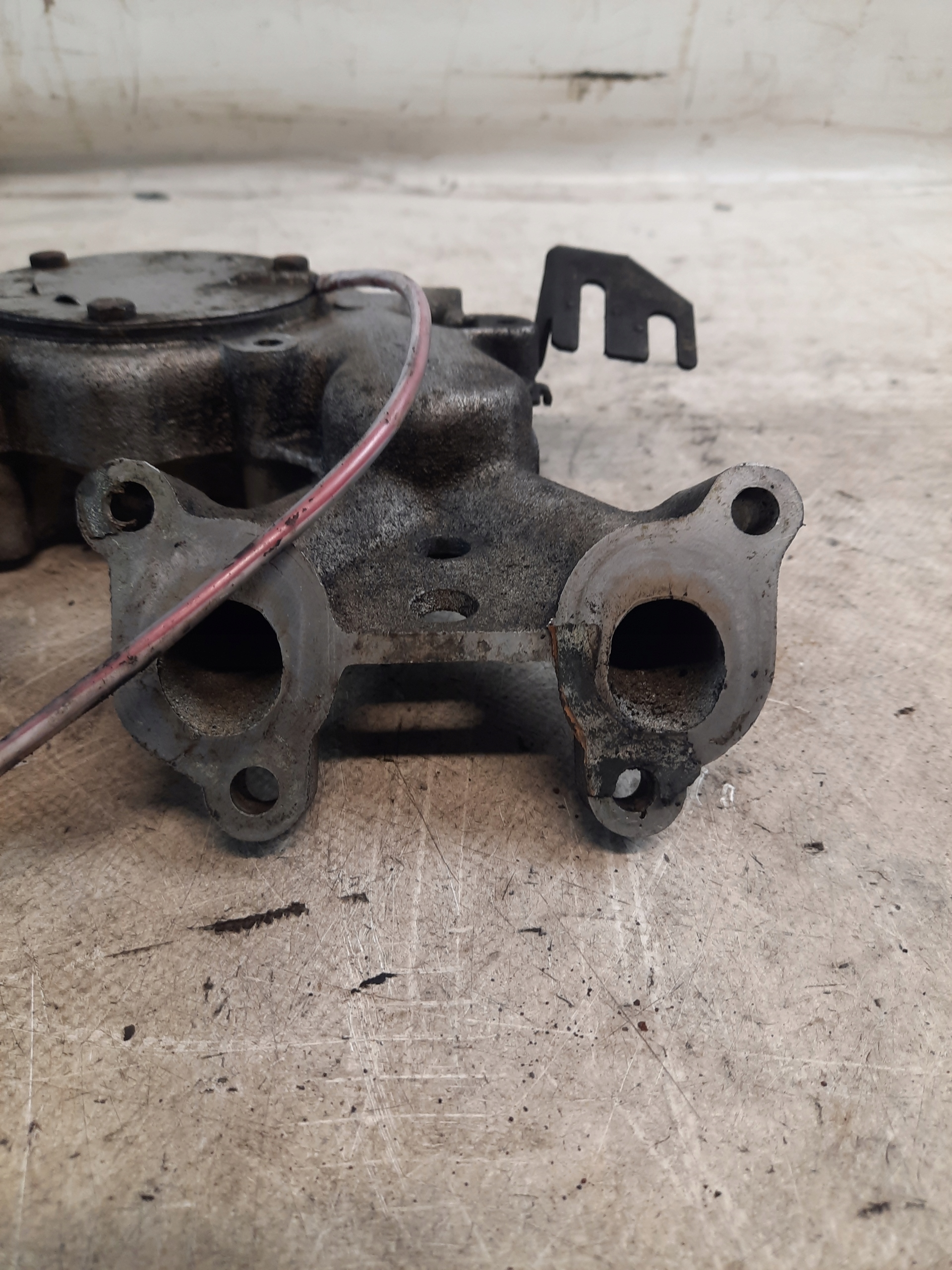 VOLKSWAGEN POLO II 1.0B 86C 2F intake manifold
