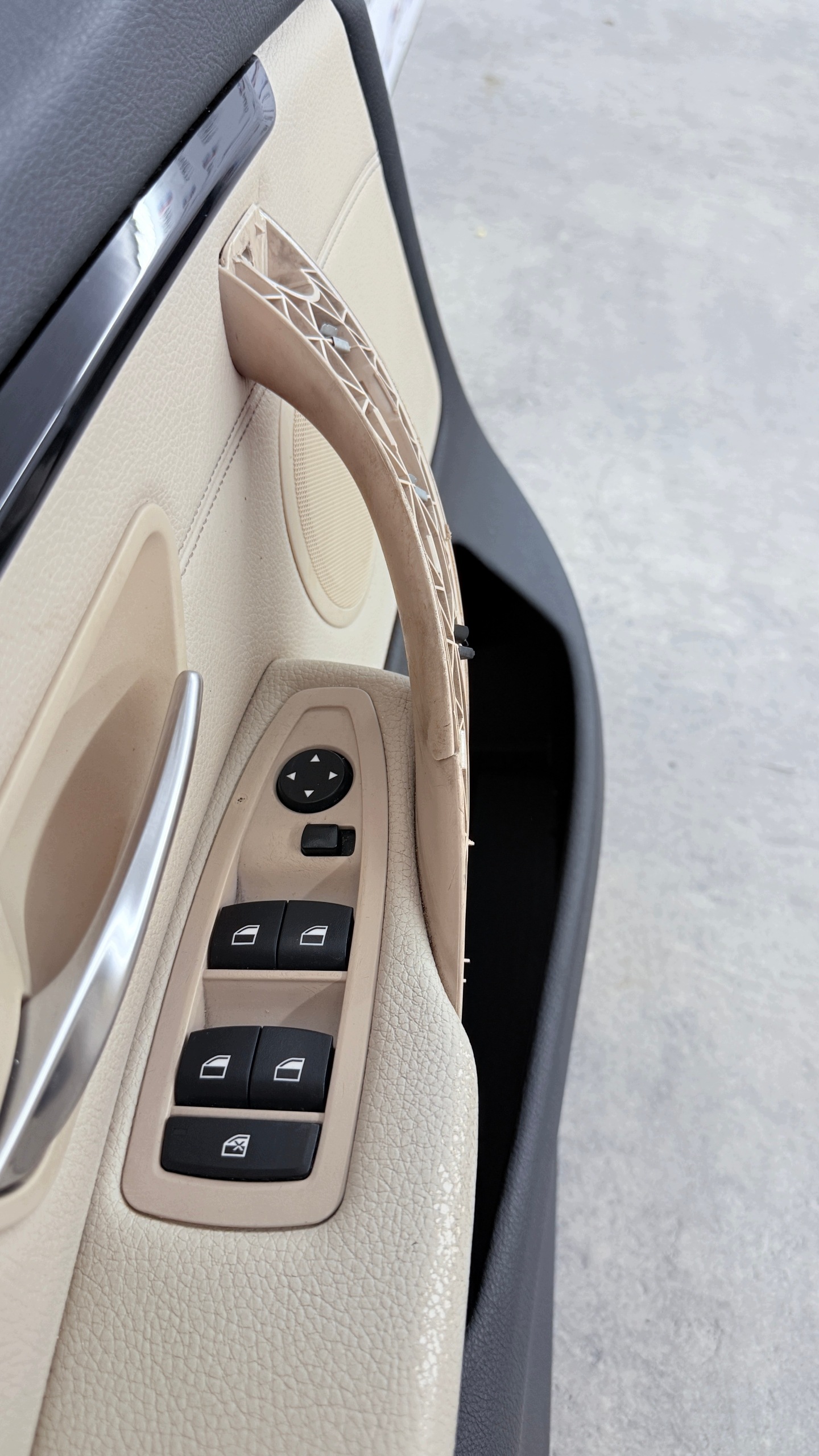 BMW F36 side door left front OYSTER DAKOTA moulding black POLYSK