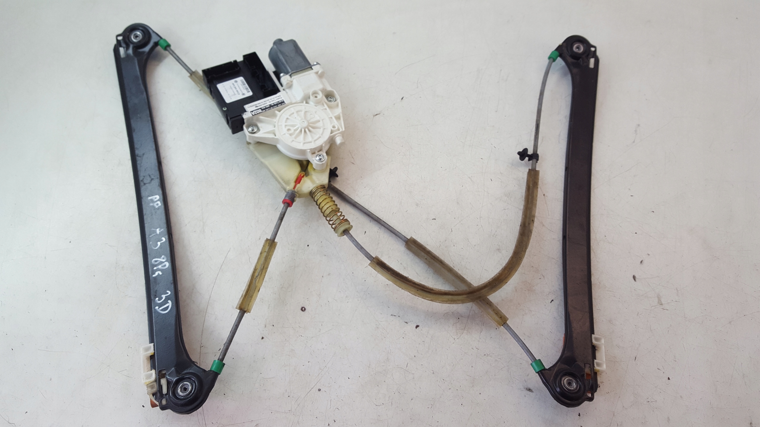 window regulator right front 8P3837462 Audi A3 8P