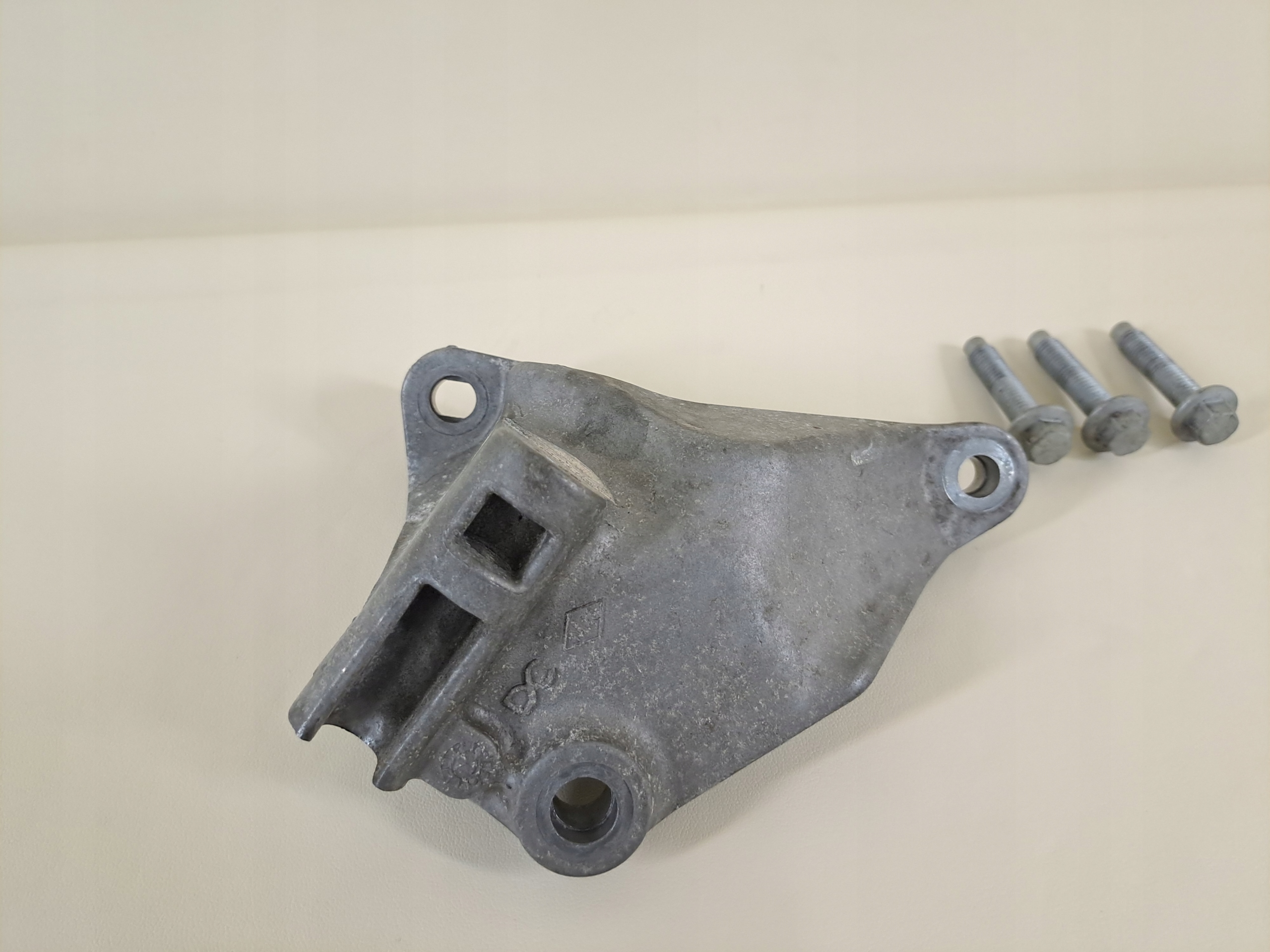 SANDERO III STEPWAY 21r 1.0 TCE support bracket holder alternator