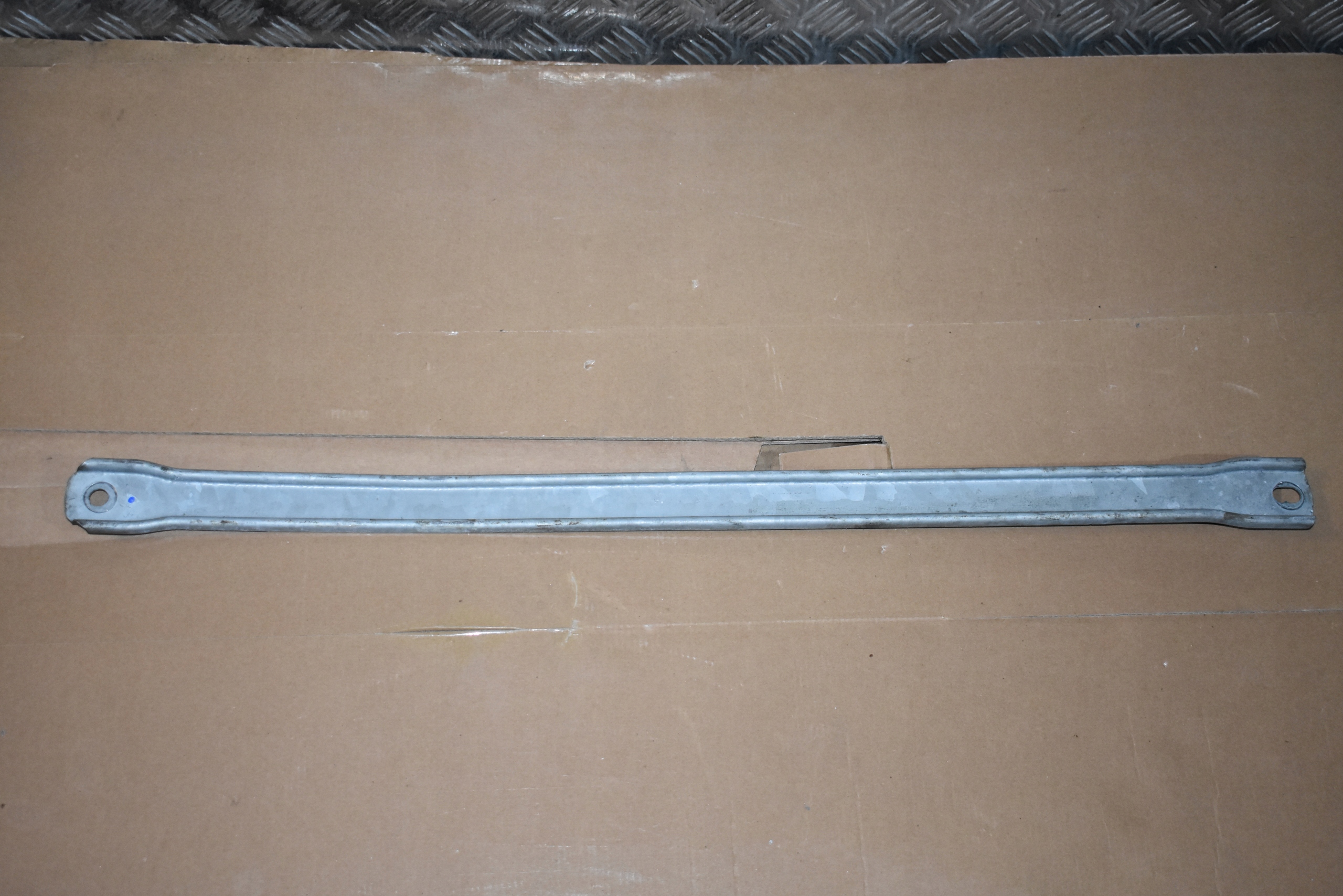 IDEALNA spreize vorne MERCEDES W206 1