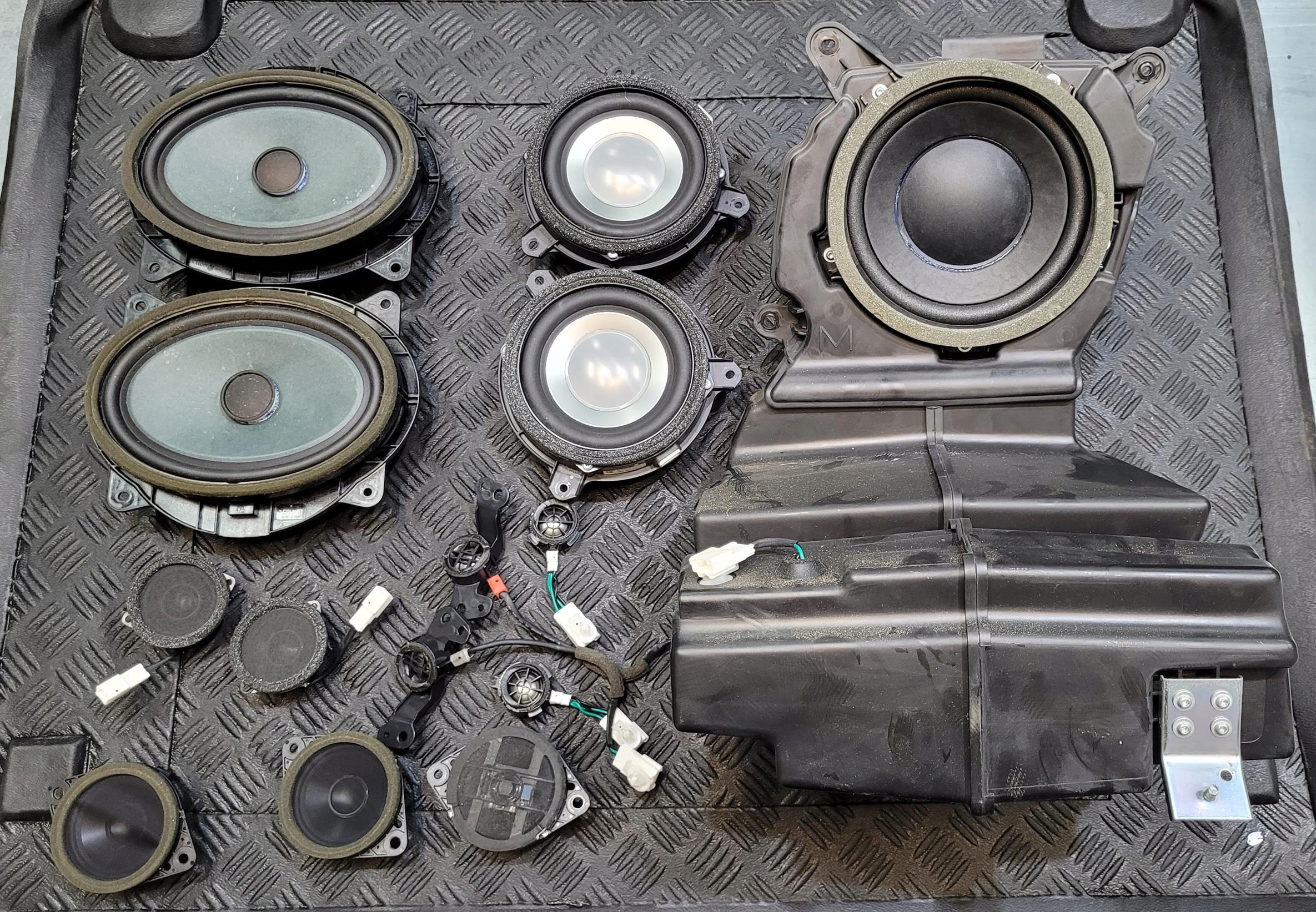 speaker speakers SUBWOOFER KOMPLET MARK LEVINSON LEXUS RX III RX450 H