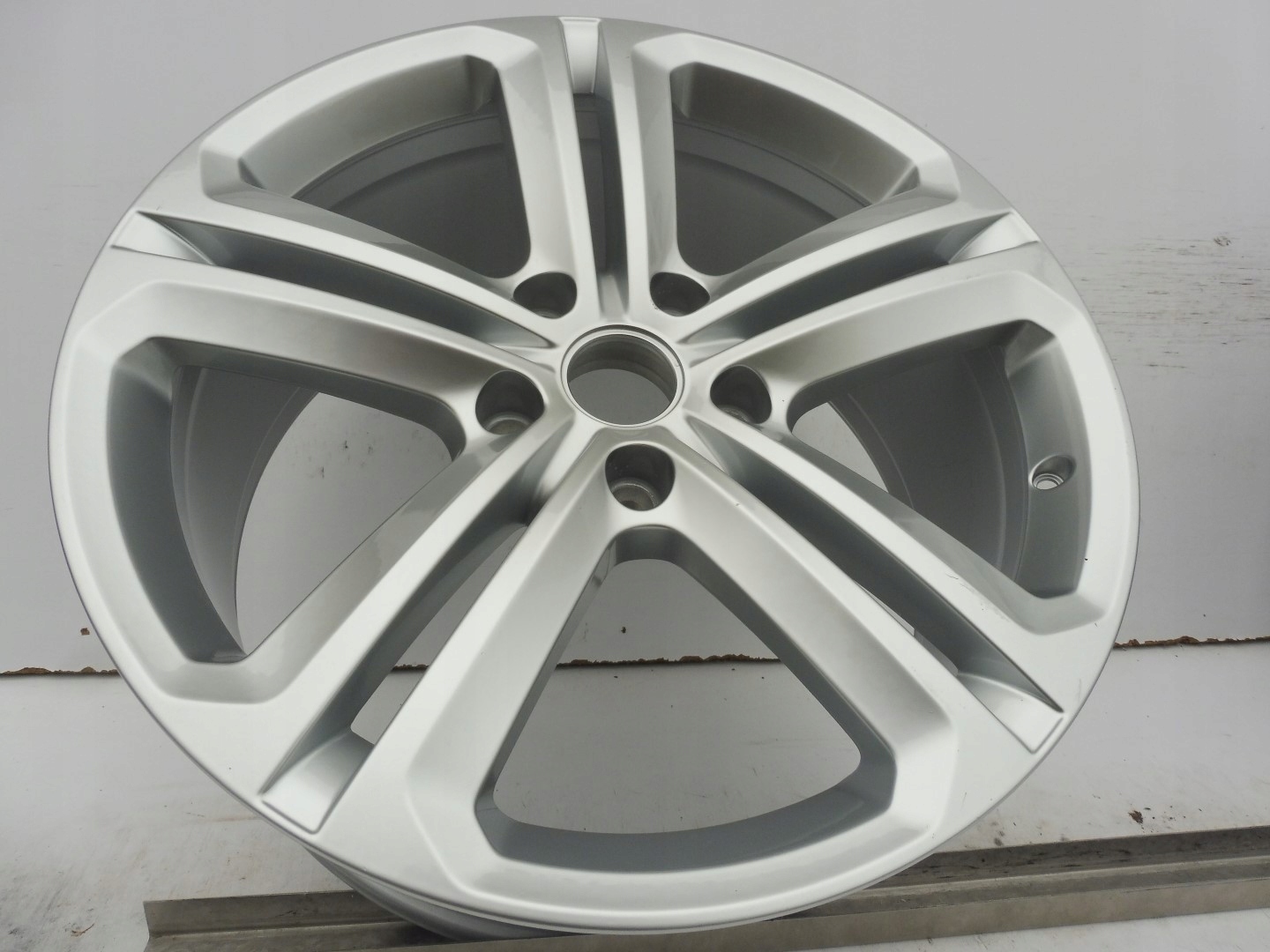 Felga pojedyncza Vw Touareg 7P6