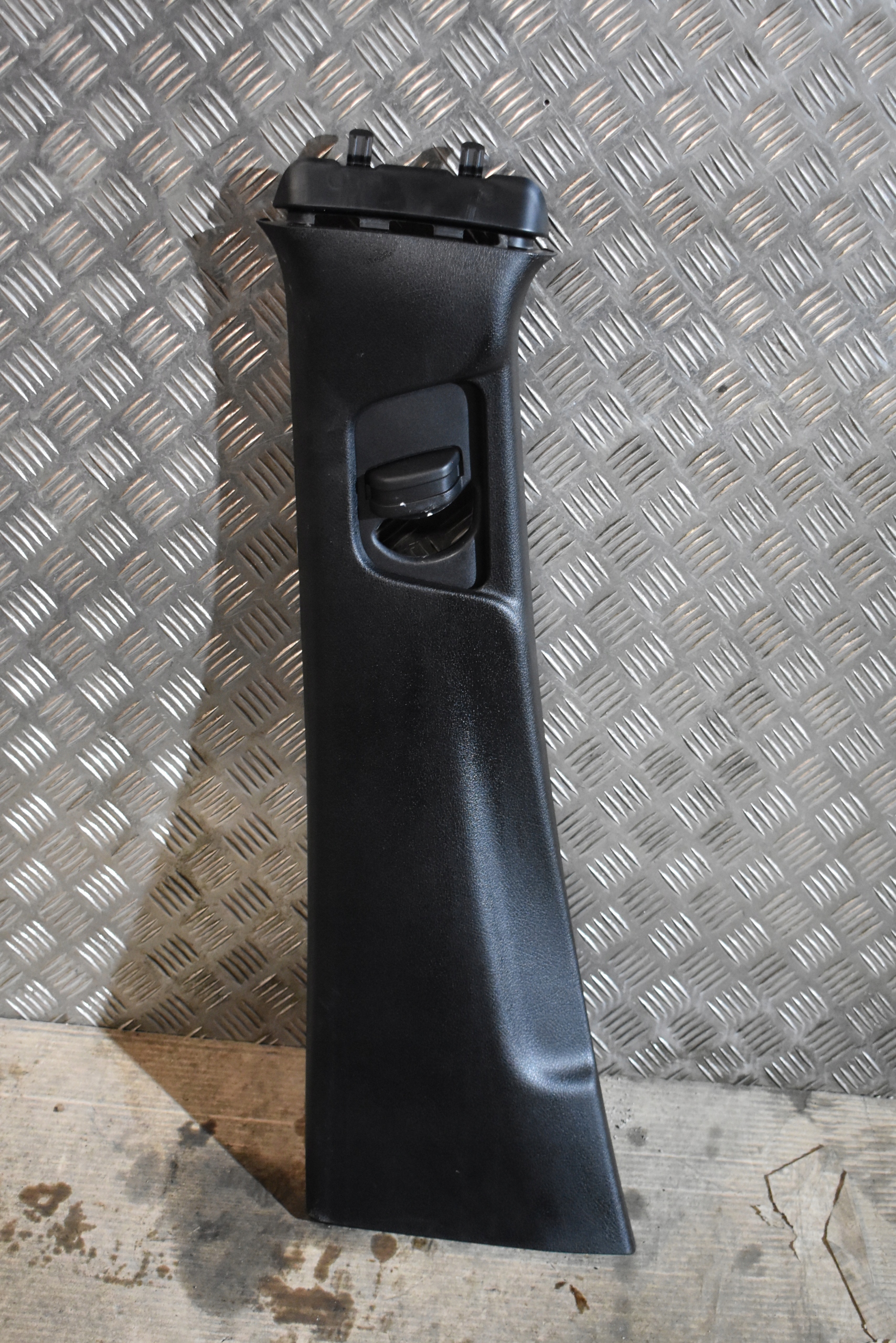 cover SLUPKA B left MERCEDES X247 1