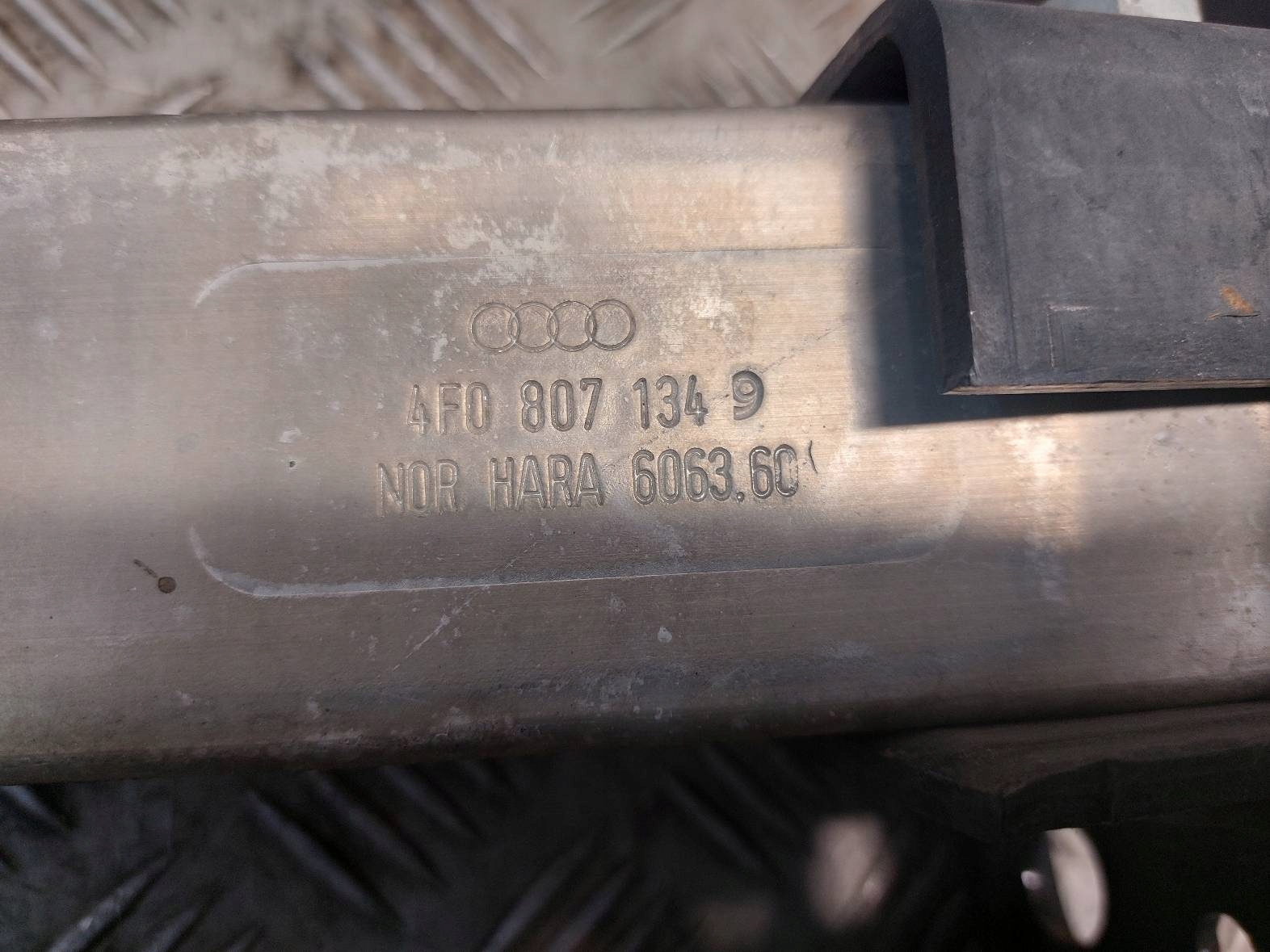 špička ABSORBER nárazníku předek KOMPLET AUDI A6 C6 4F0807133 4F0807134