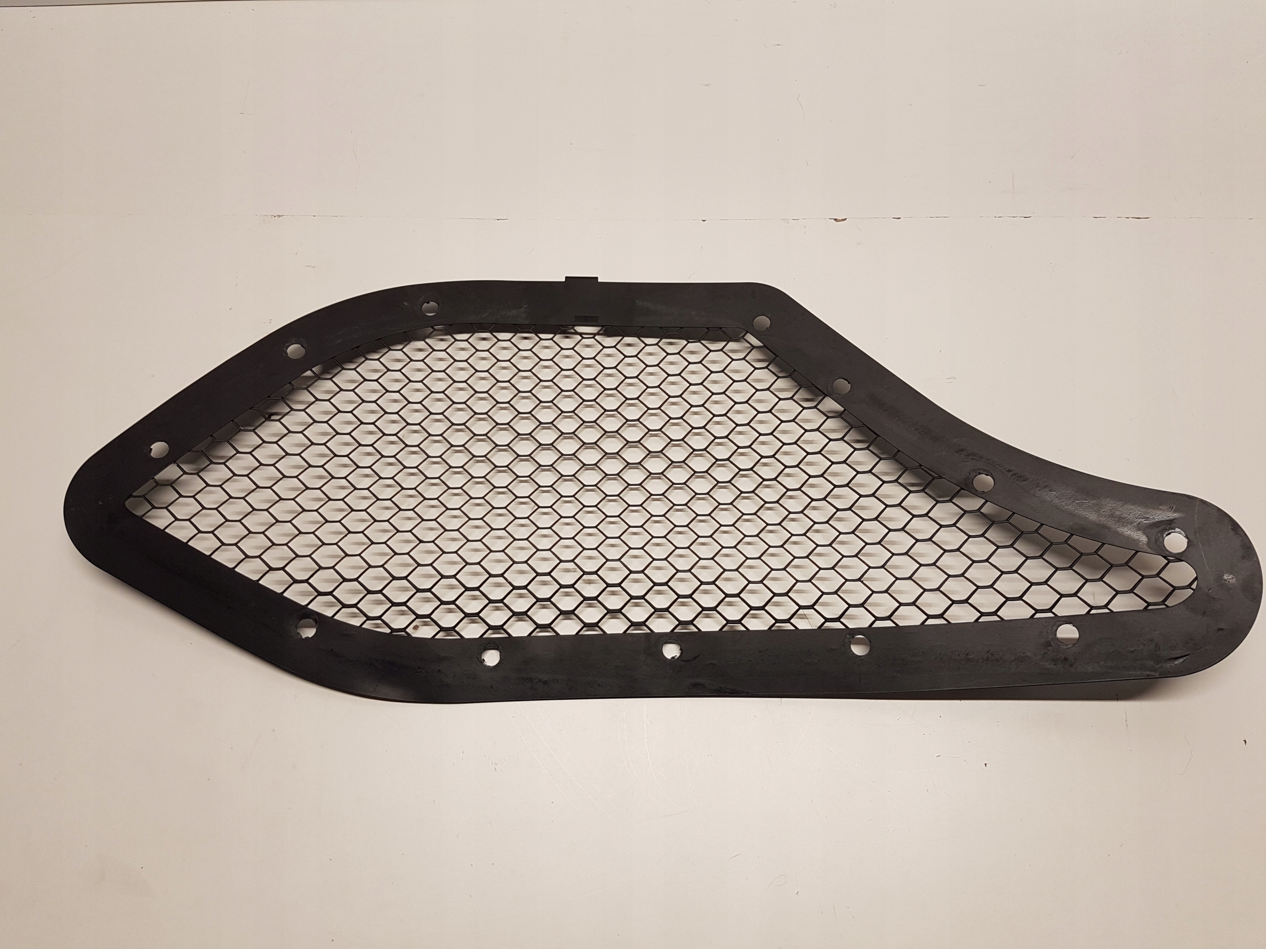 grid of a bumper left front MASERATI MC20