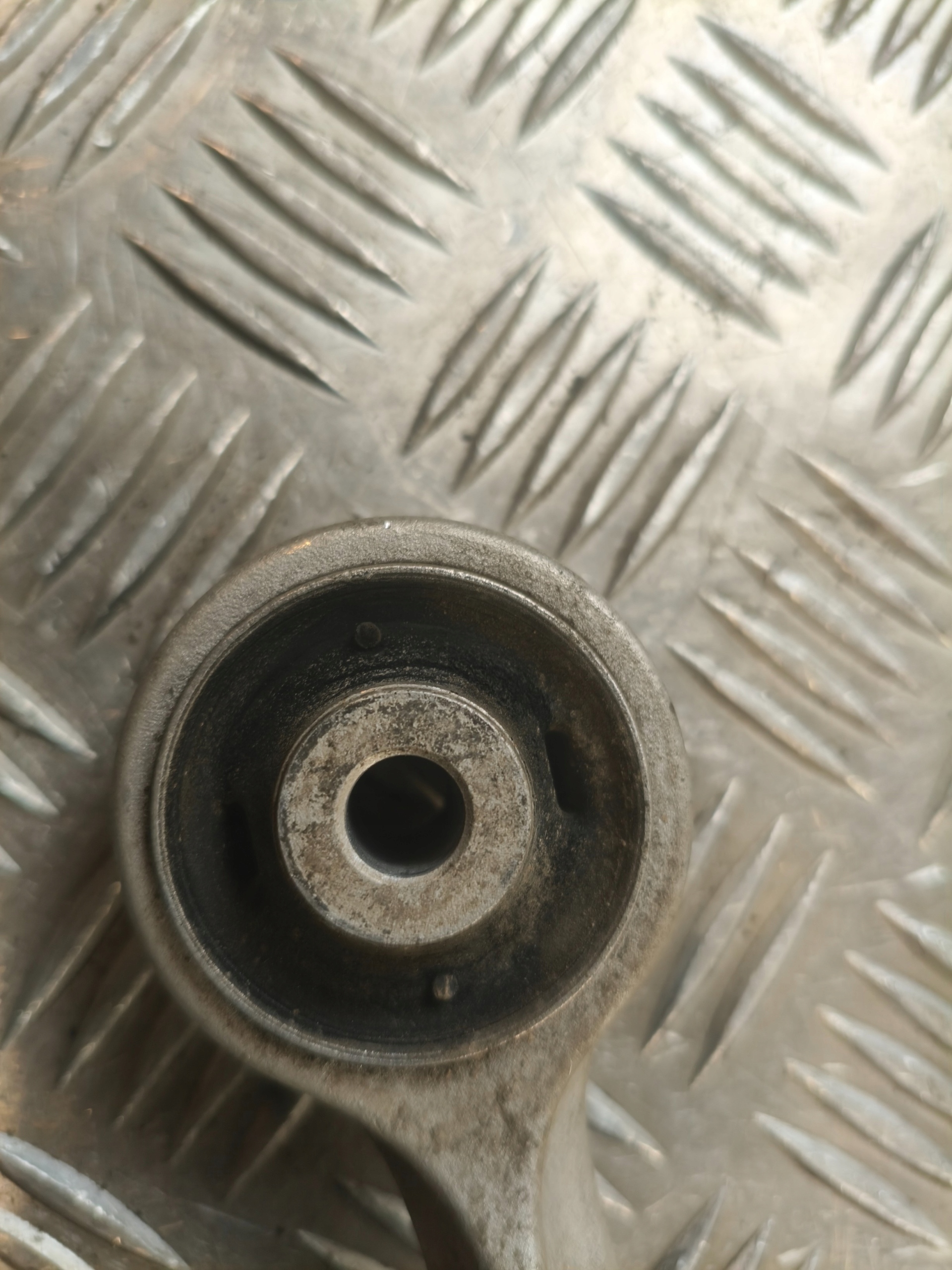 arm upper left AUDI A4 B5 1.9TDI