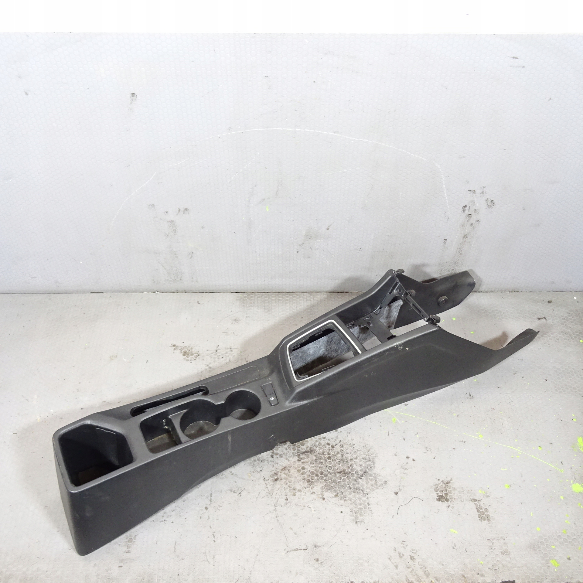 HYUNDAI I20 II TUNEL mitte