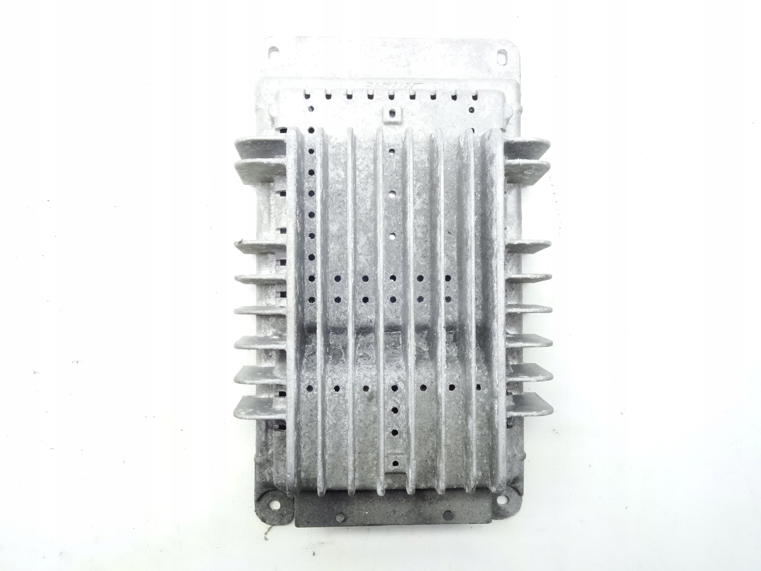 AUDI A4 B7 усилитель BOSE 8H0035223C