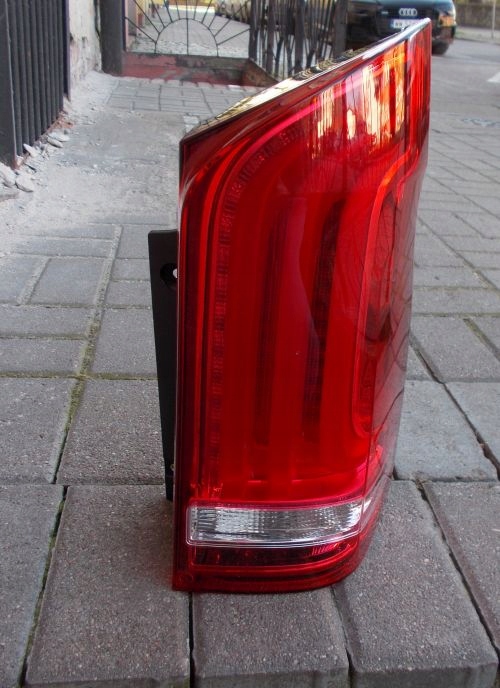 MERCEDES VITO W447 V-KLASA 14+. PRAWA TYLNA LED