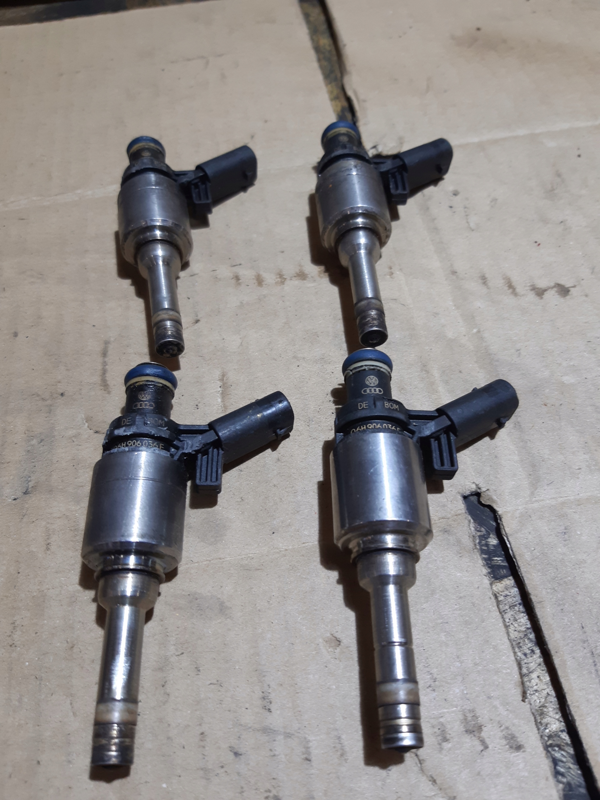 AUDI A4 B8 1.8 TFSI injector nozzle 06H906036F