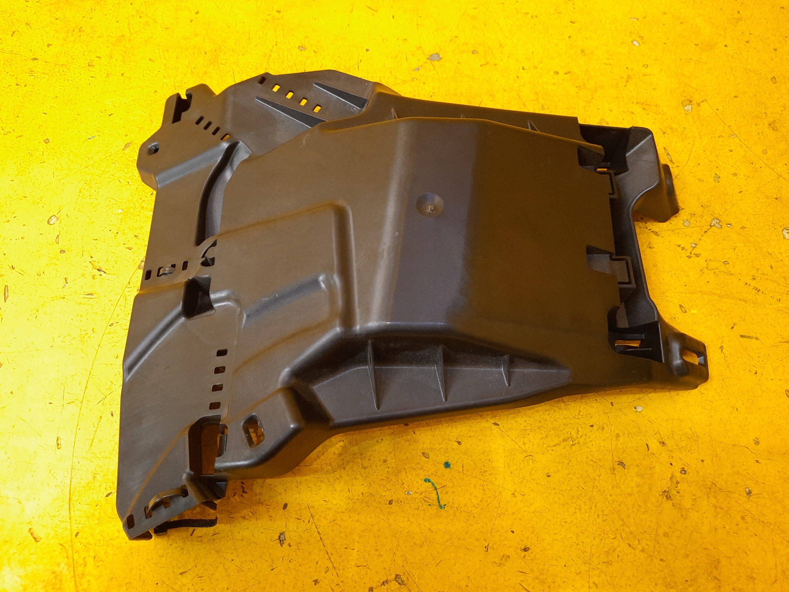 SPRINTER 907 910 бампер правий a9105451500