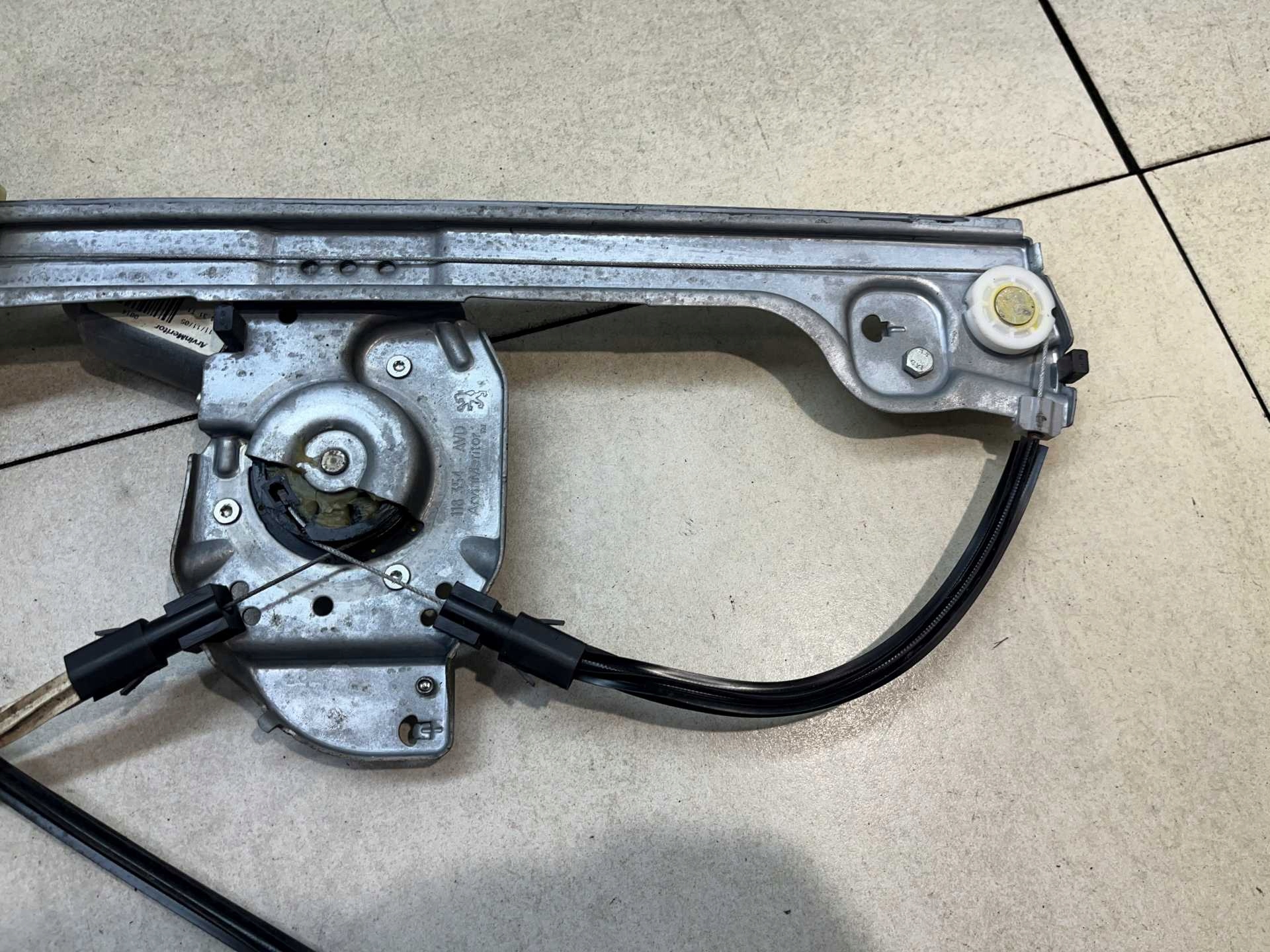 window regulator right front PEUGEOT 1007 1.4 16V