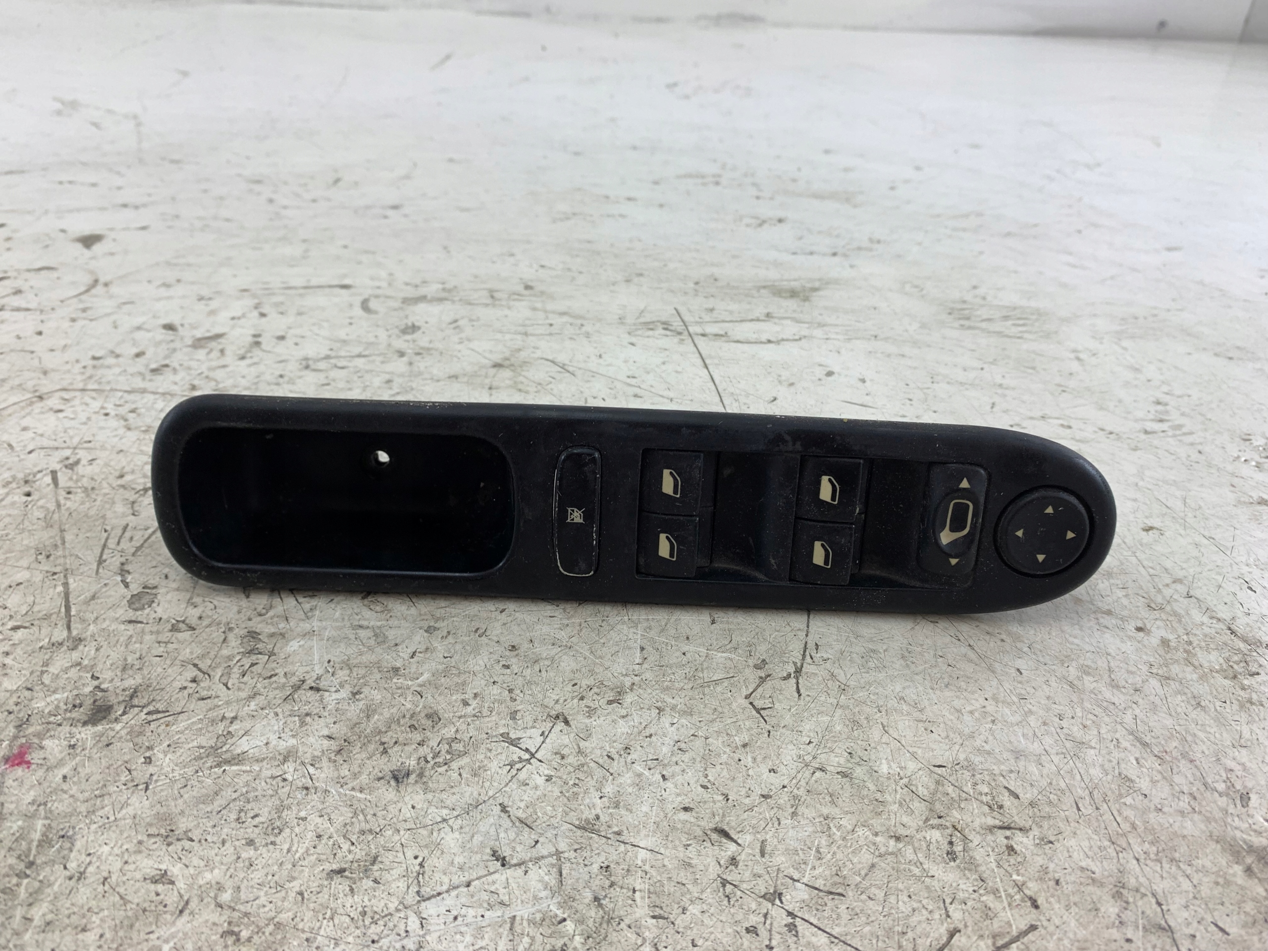 PEUGEOT 307 window control switch left front 96531124XT