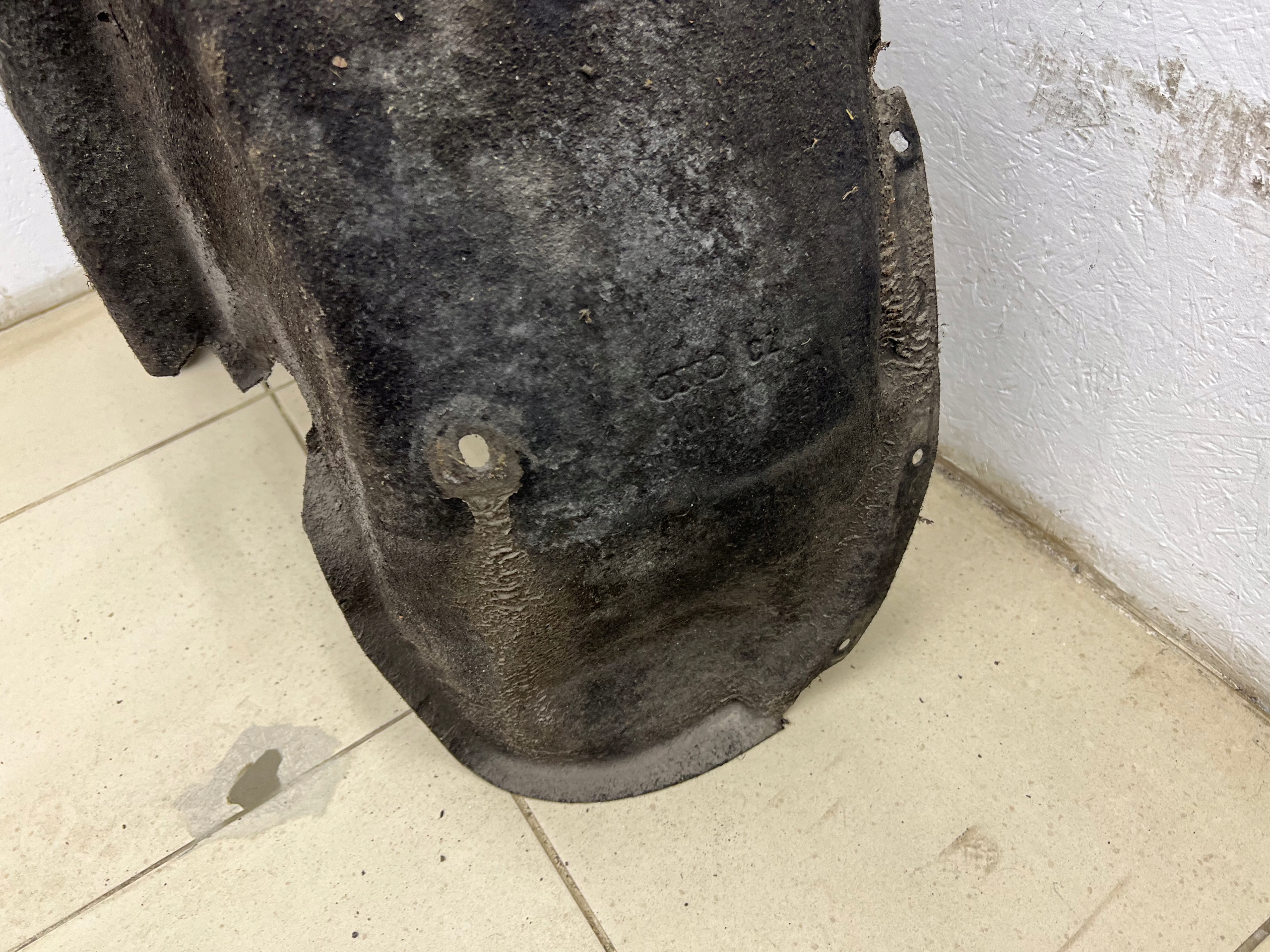 AUDI A4 B8 mudguard right rear part rear. 8KO810172B EU