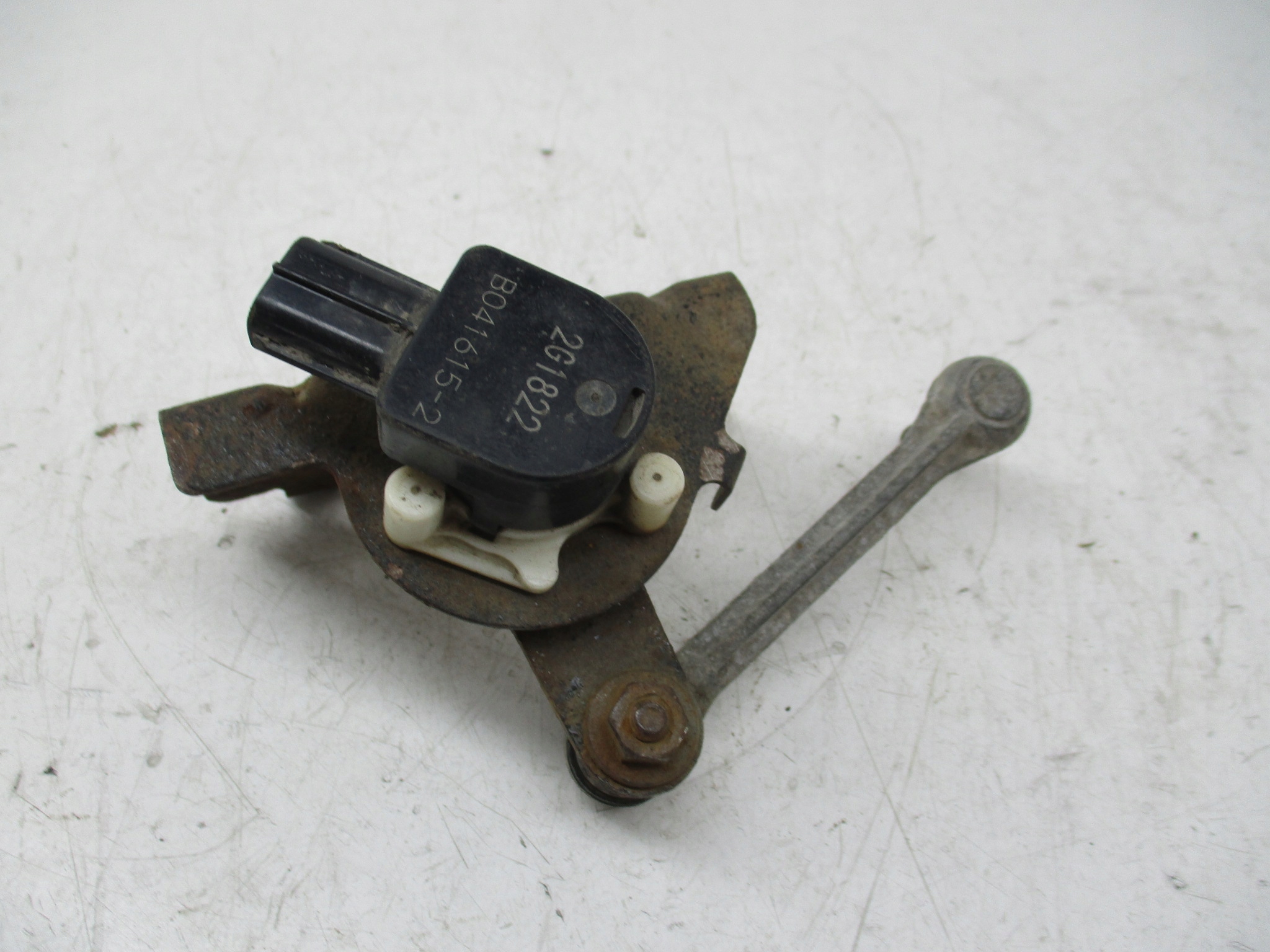 B041615-2 - i-miev ion C-zero датчик выравнивания кузова