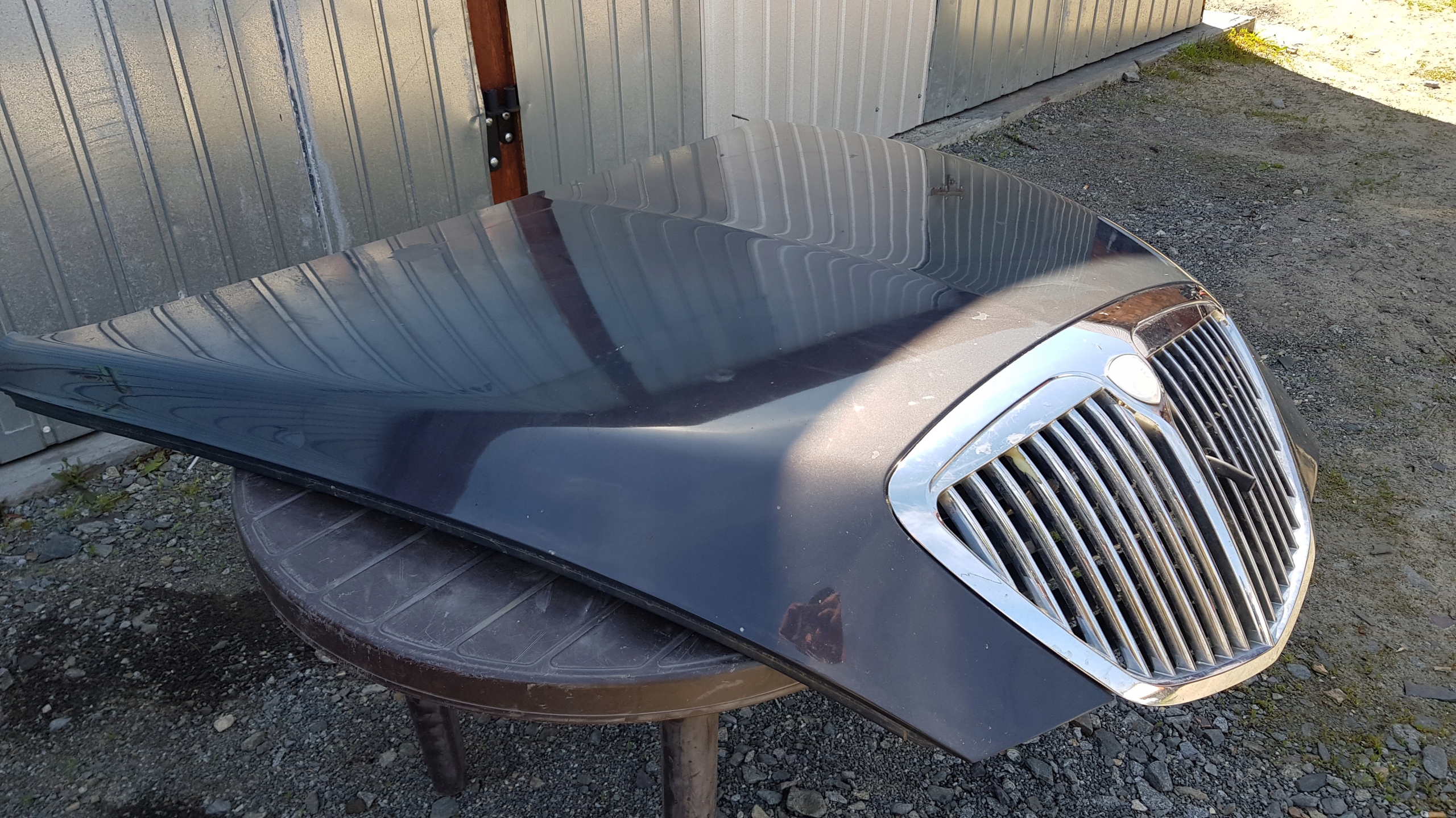 LANCIA THESIS Capot ( Sans GRILLA)